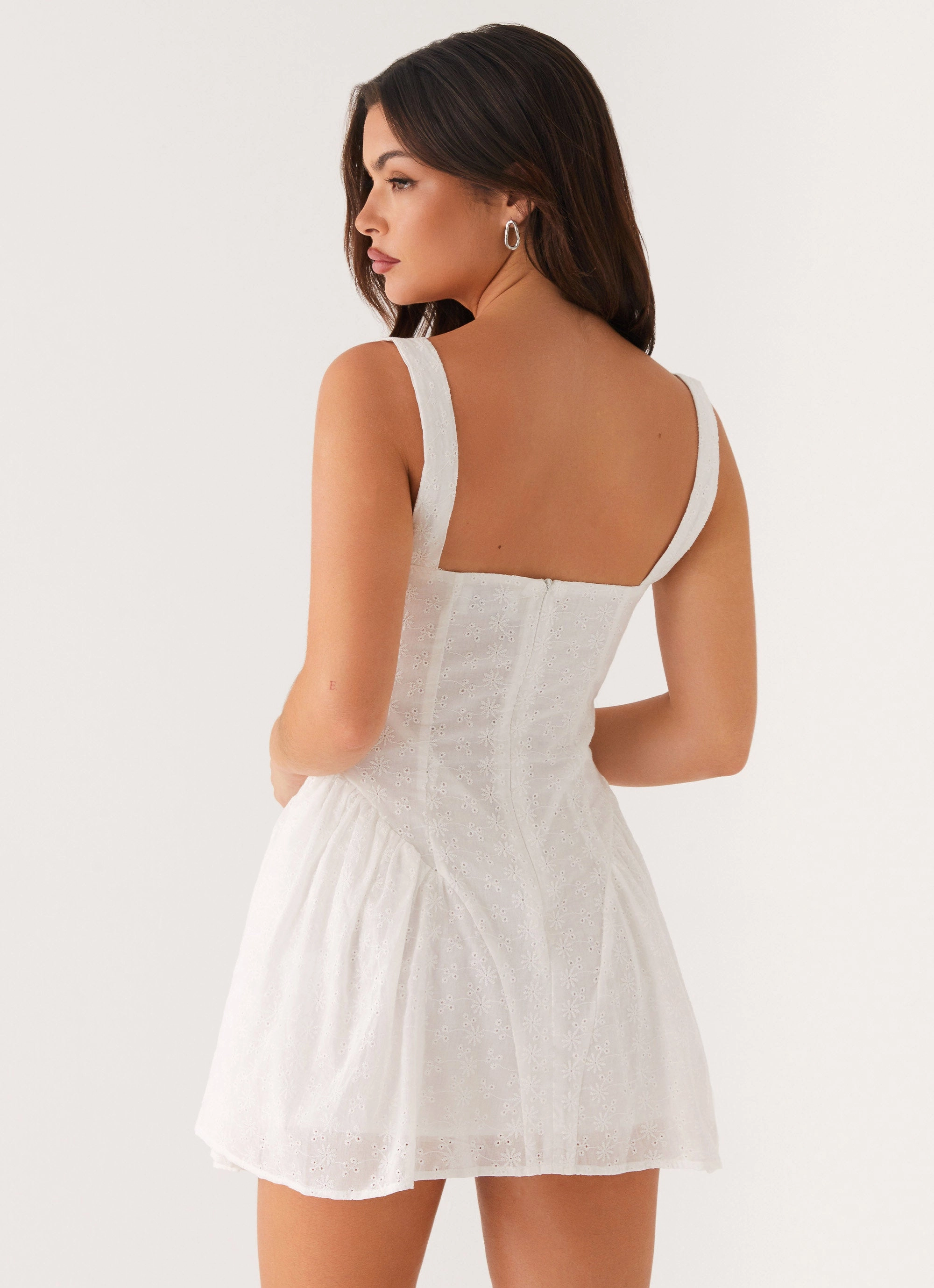 Minimal Outfit Alyssa Mini Dress - White