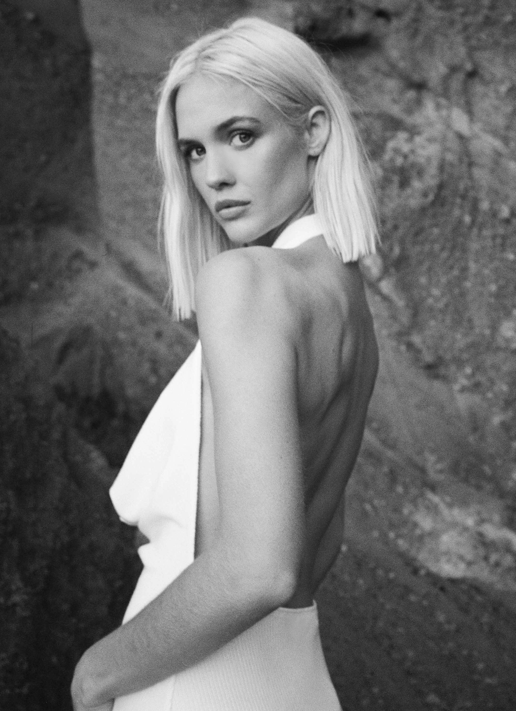 Anella Maxi Dress - White Formed Look