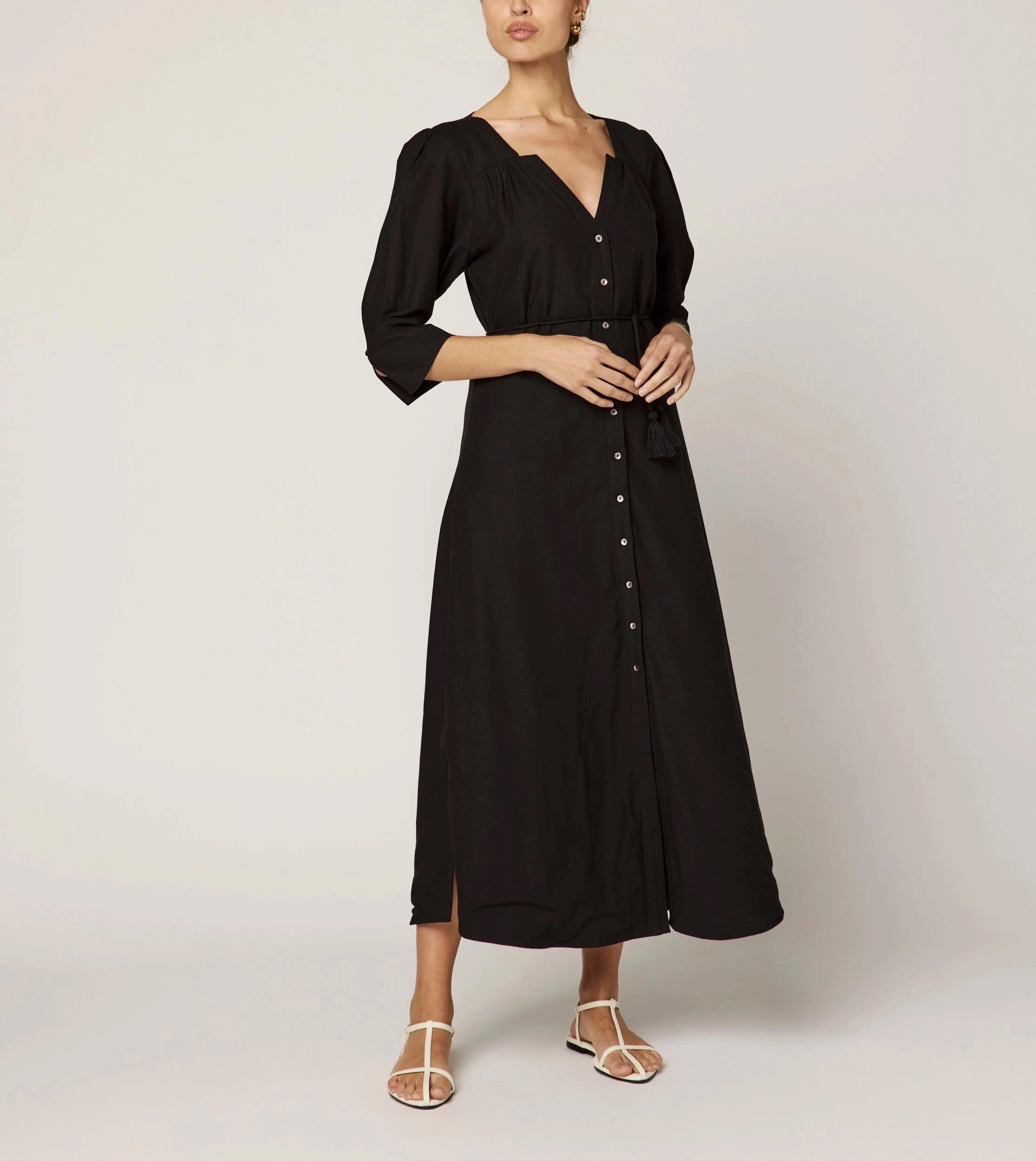 Paria Midi Dress | Black Feminine Mood Easy-to-style casual dress