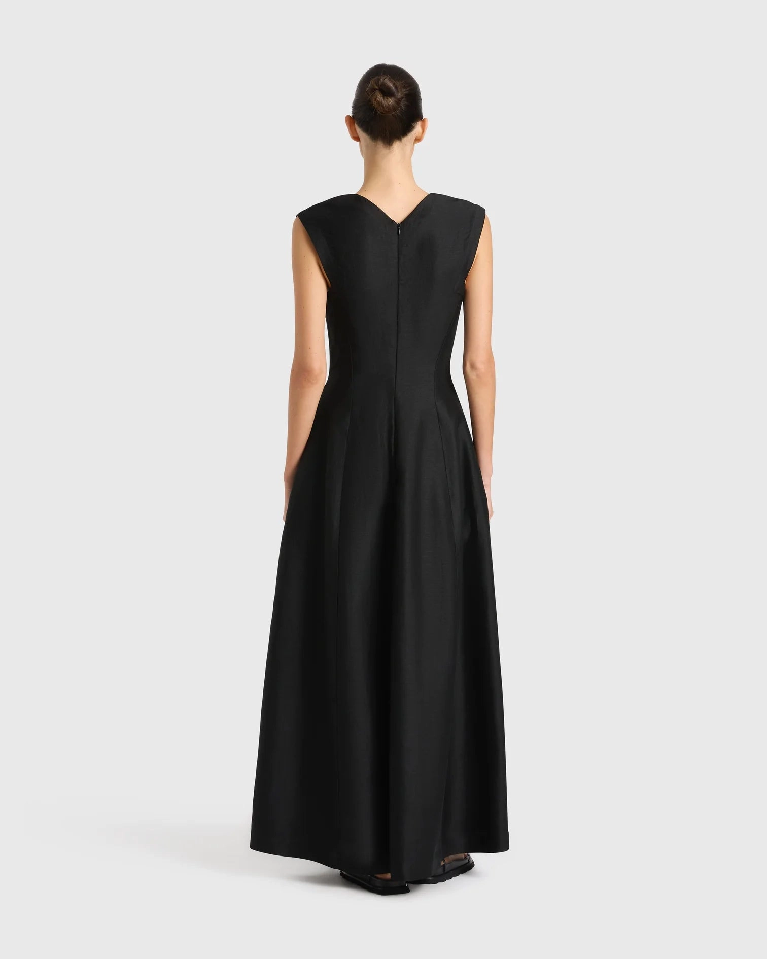 Bormio V Neck Midi Dress in Black Soft Curve Simplistic Mood