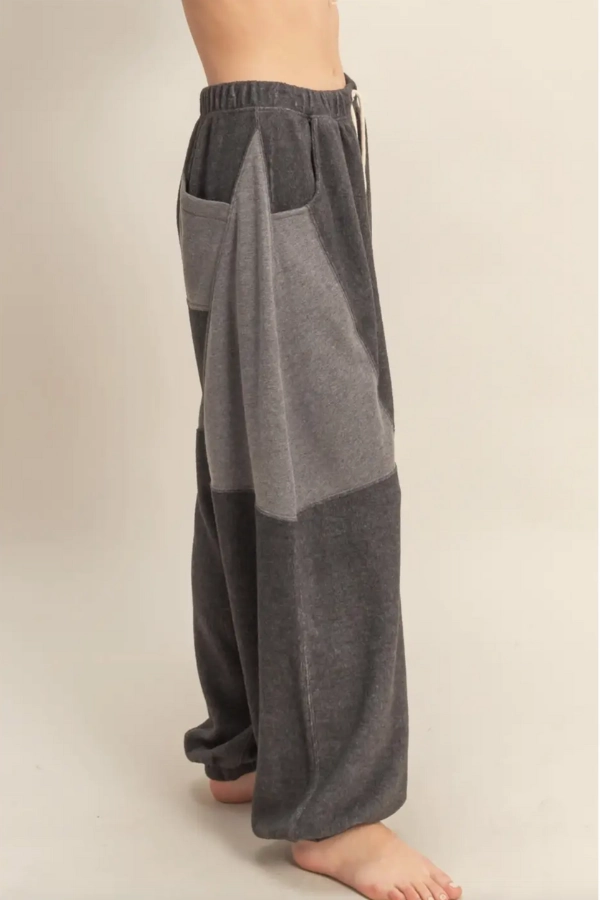 Cozy Contrast Sweatpants - Charcoal Flatlock Stitching Technique