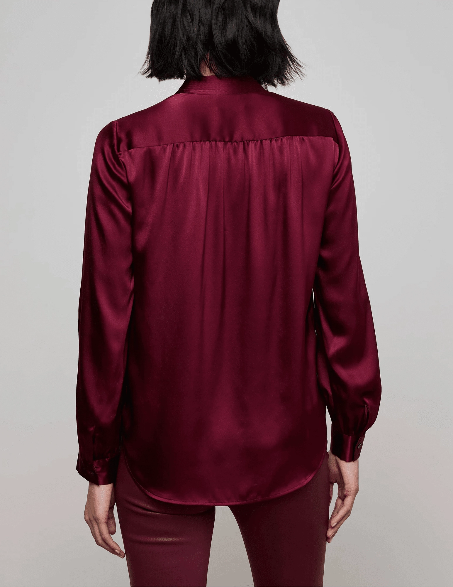 Adjustable Fit System Comfort Cushion Neckline L'AGENCE Bianca Band Collar Blouse in Dark Port