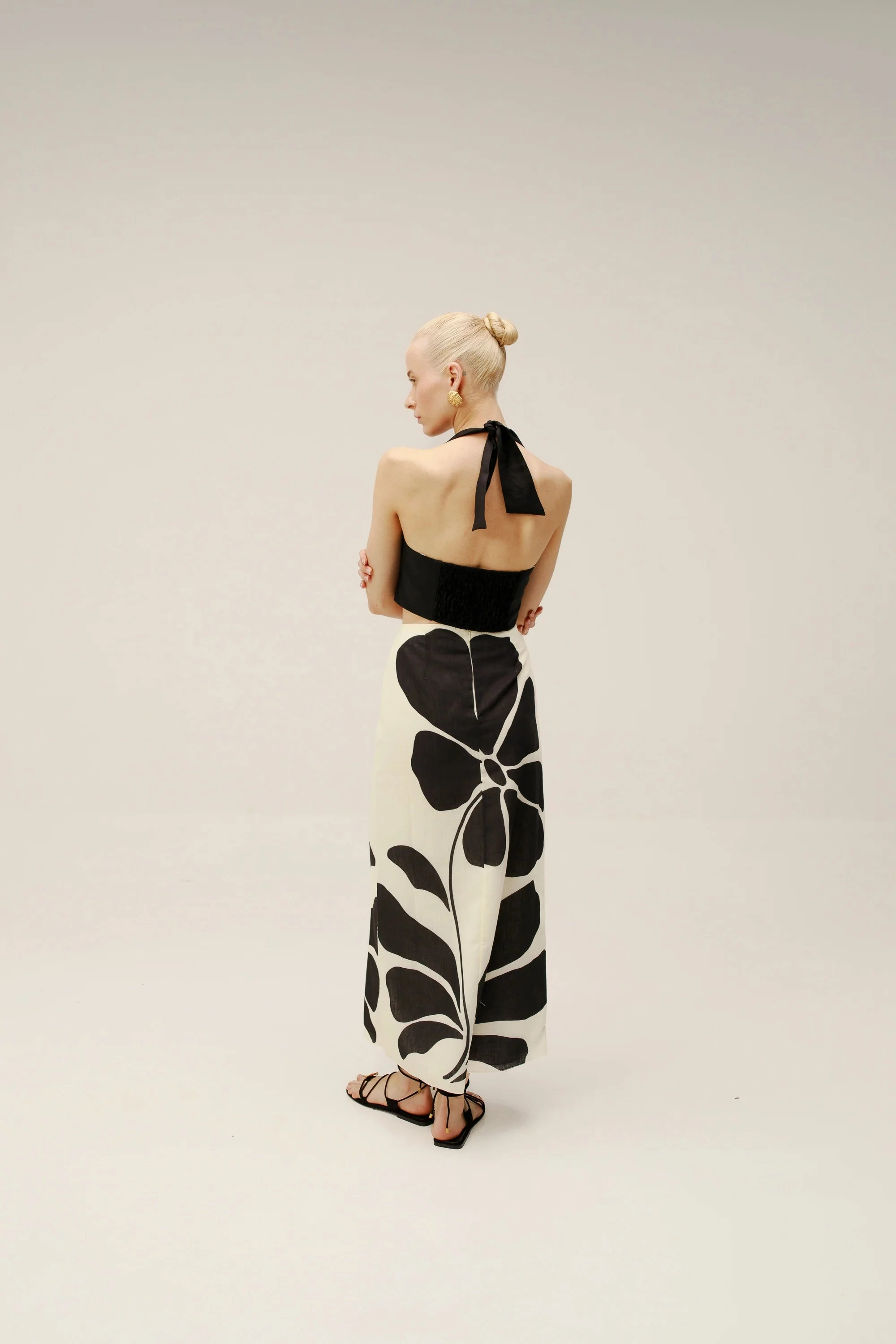 TaglessCollars Fiji Top in Black