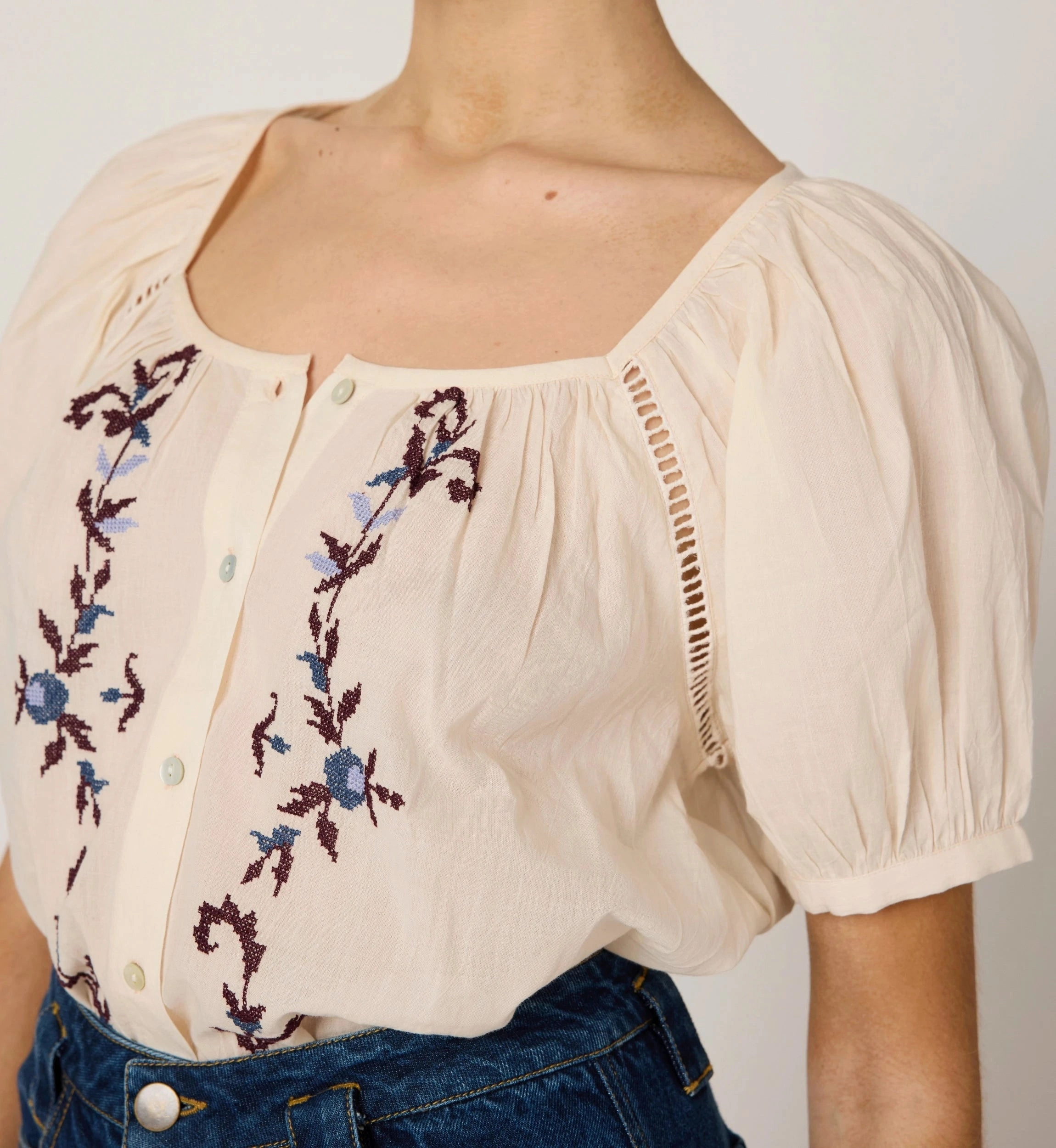 Adeline Blouse | Ivory Stretch Technology summer look