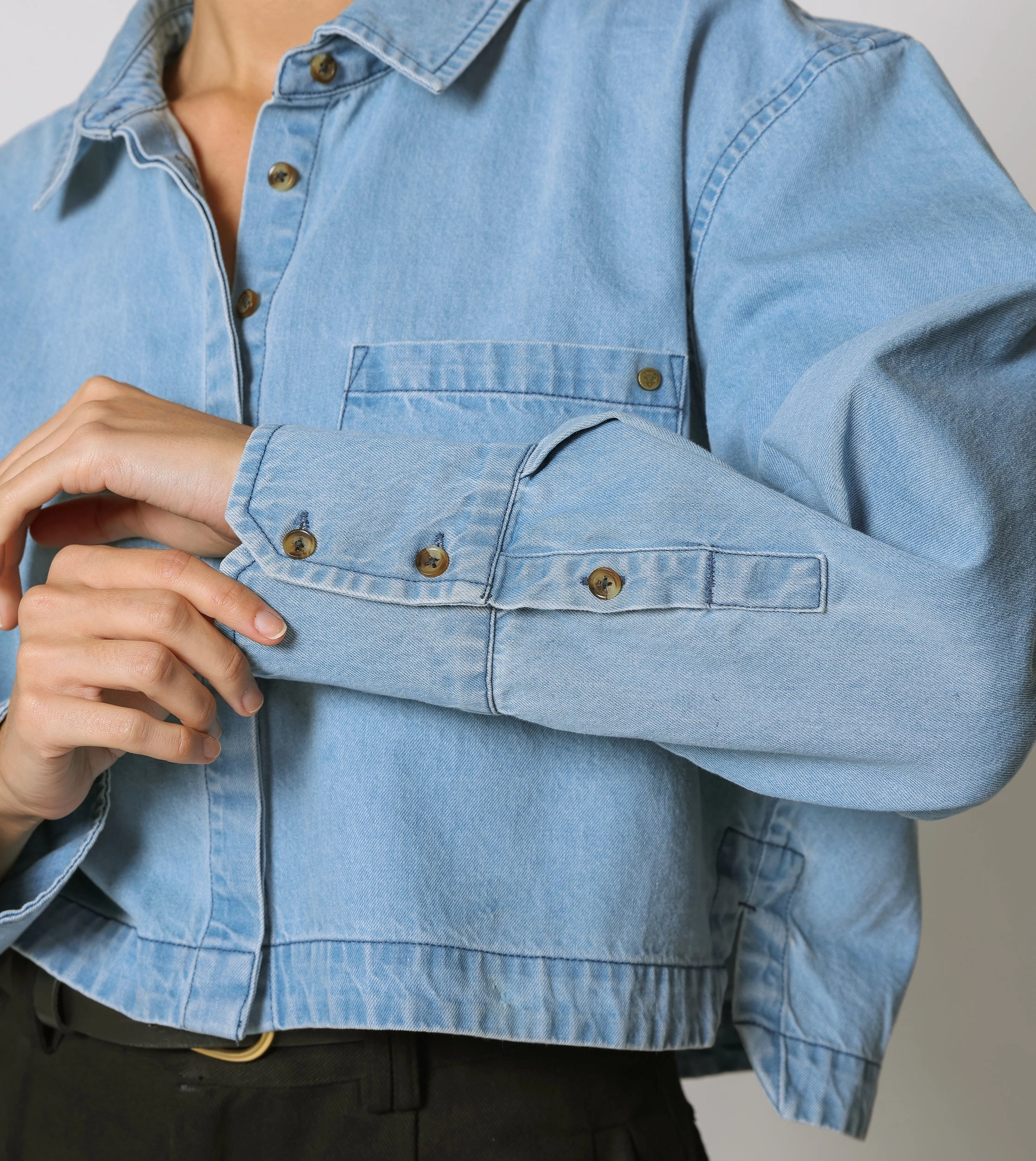 DoubleStitched Hemming Comfortable Look Laurel Blouse | Light Wash