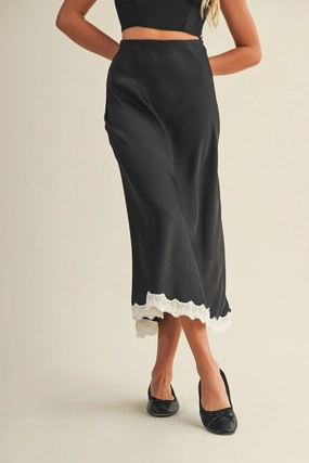 Oversized Silhouette LongWearingComfort Lace Trimmed Maxi Skirt - Black