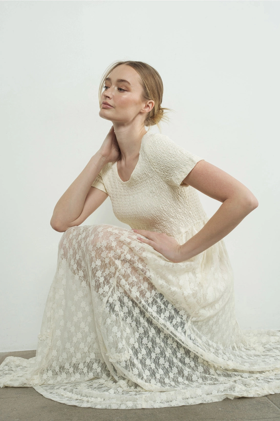 Floral Lace Maxi Dress - Cream Minimalist-Trend