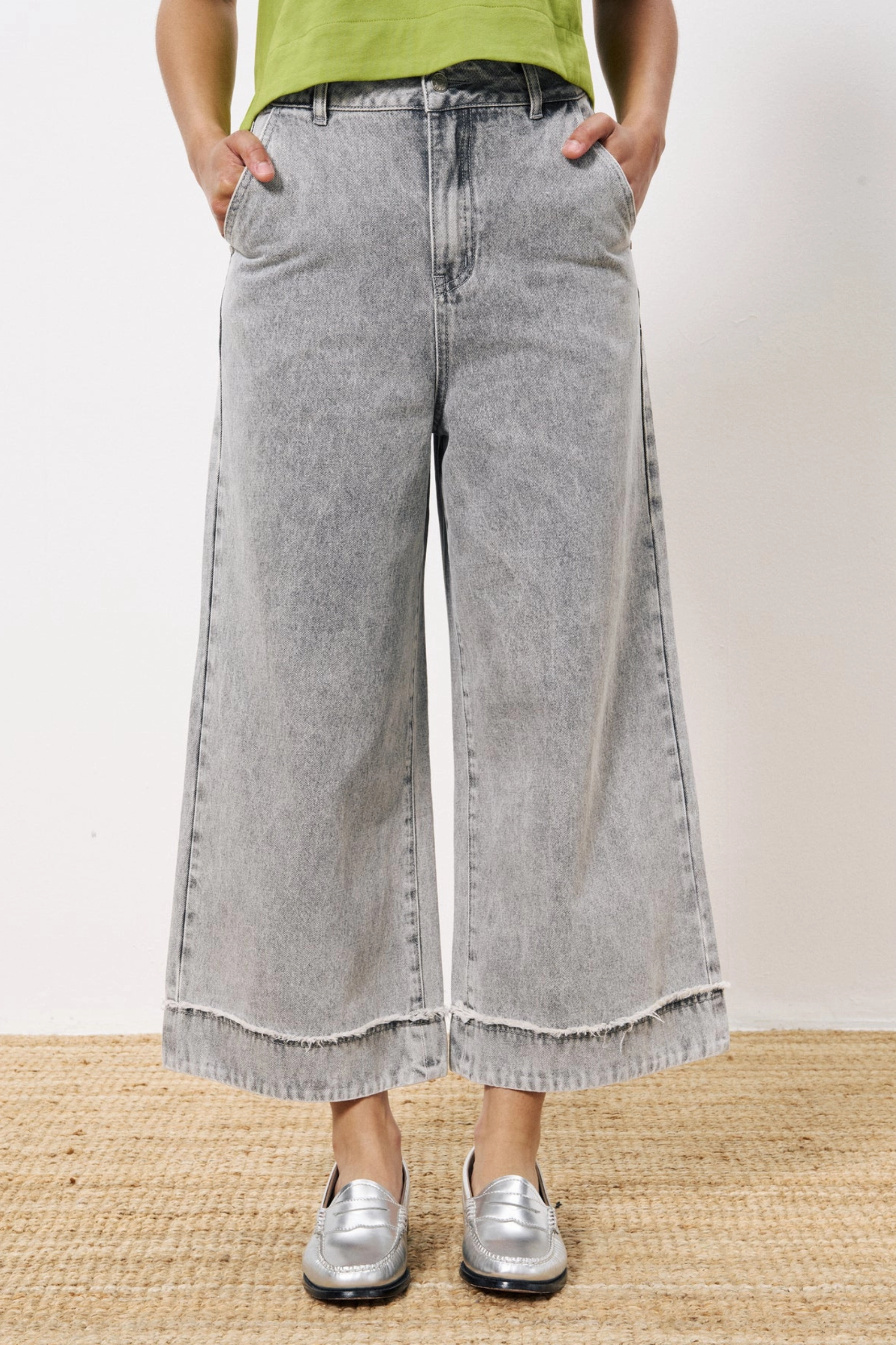 MinimalistSilhouette Multipanel Construction FRNCH Eleni Jeans