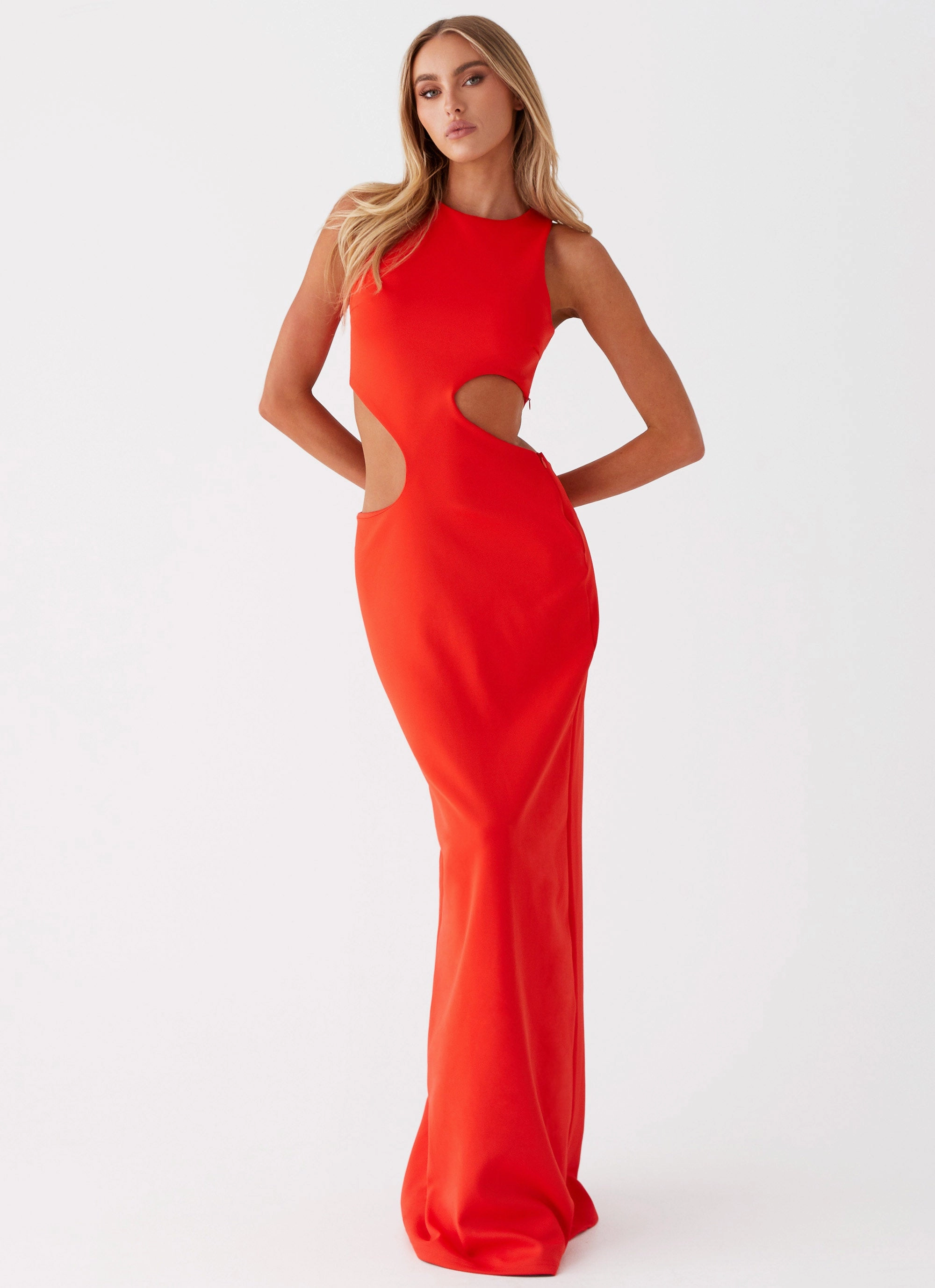 Vaeloria Maxi Dress - Red Perfect Proportion Light Silhouette