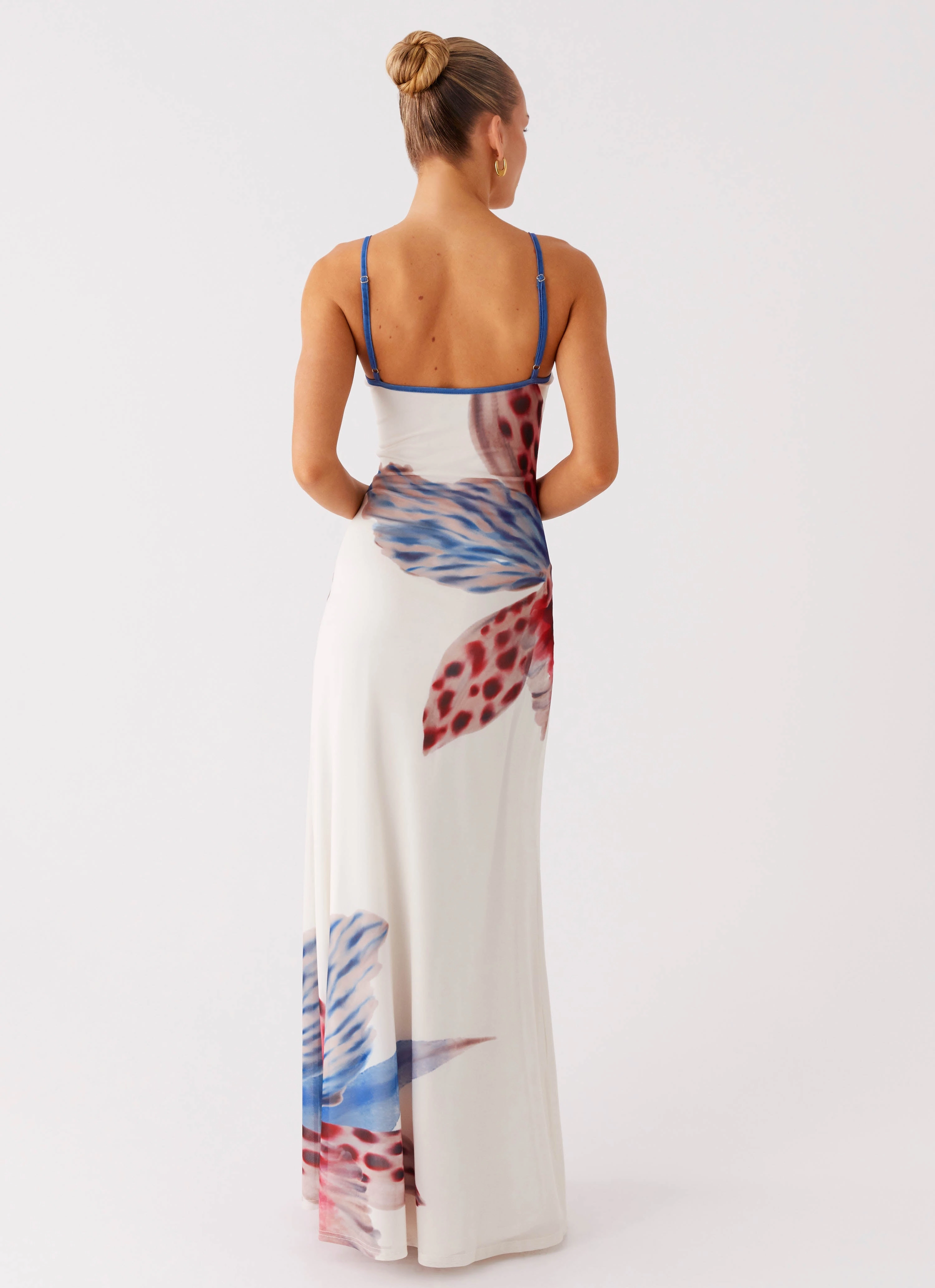 Everett Maxi Dress - White Sea Bloom Chill Piece Cozy Tones