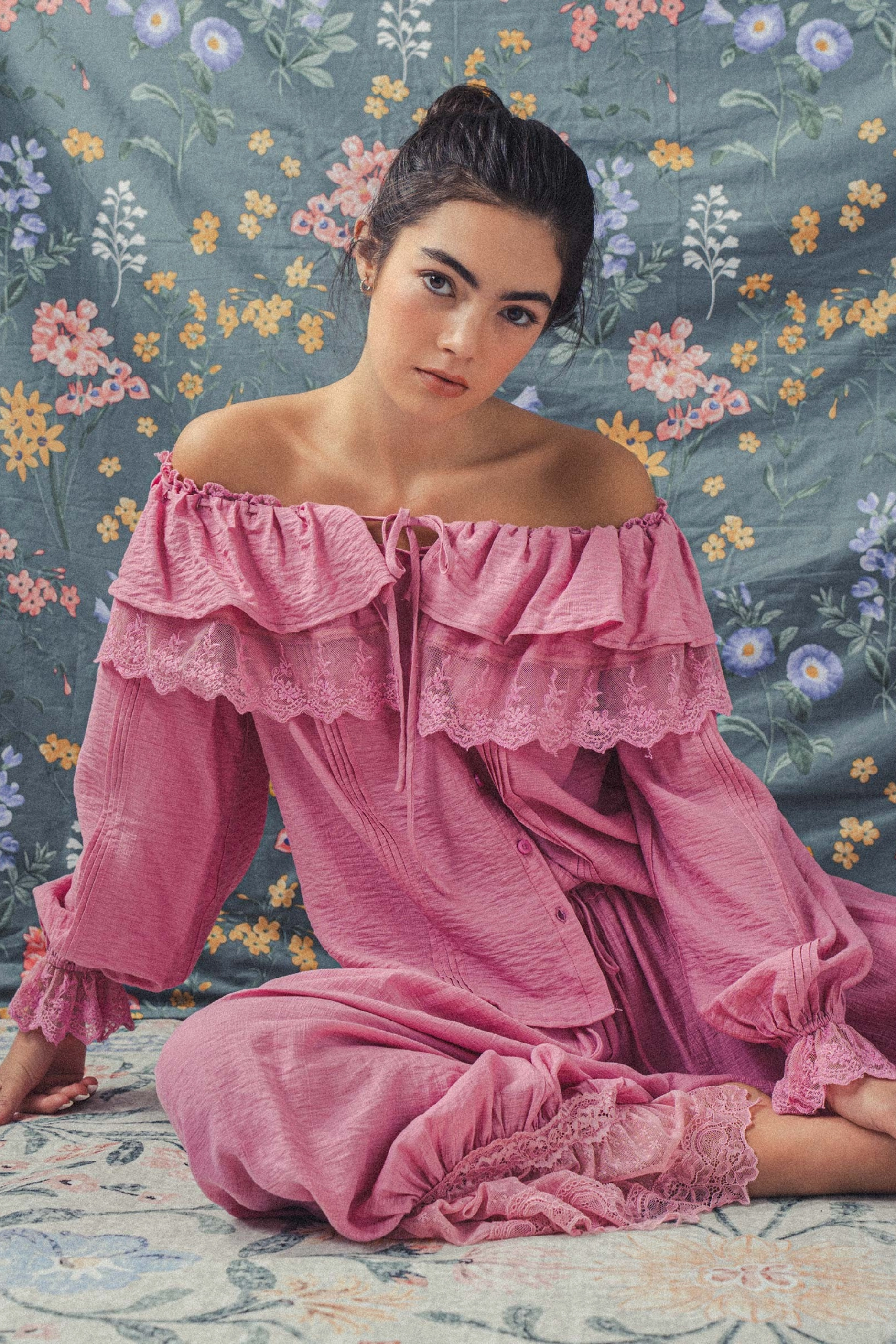 Reversible Layering Tech Easy Fit Lace Ruffled Blouse - Pink