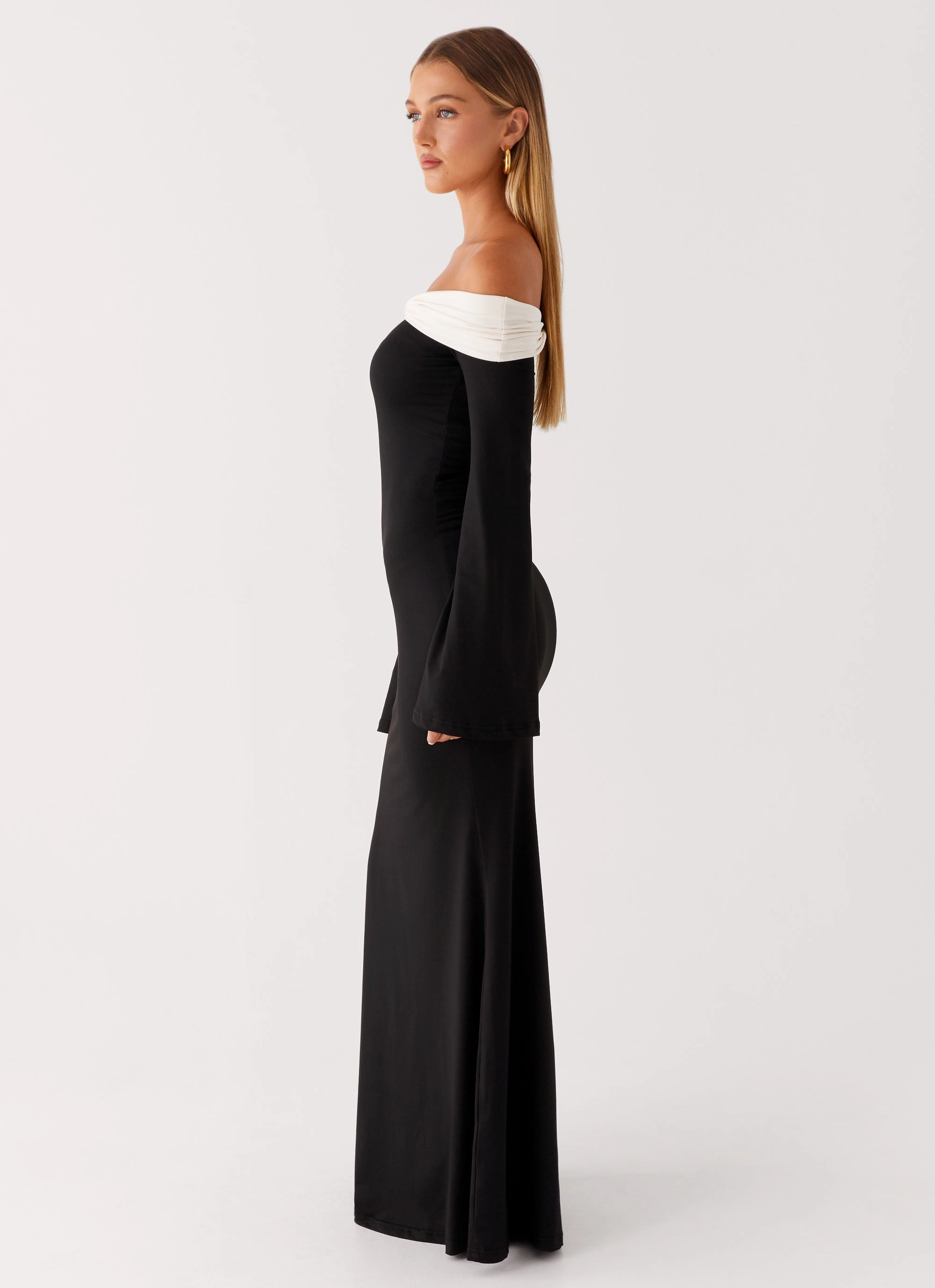 Bohemian-Style Dainty Finish Hits Different Long Sleeve Maxi Dress - Black