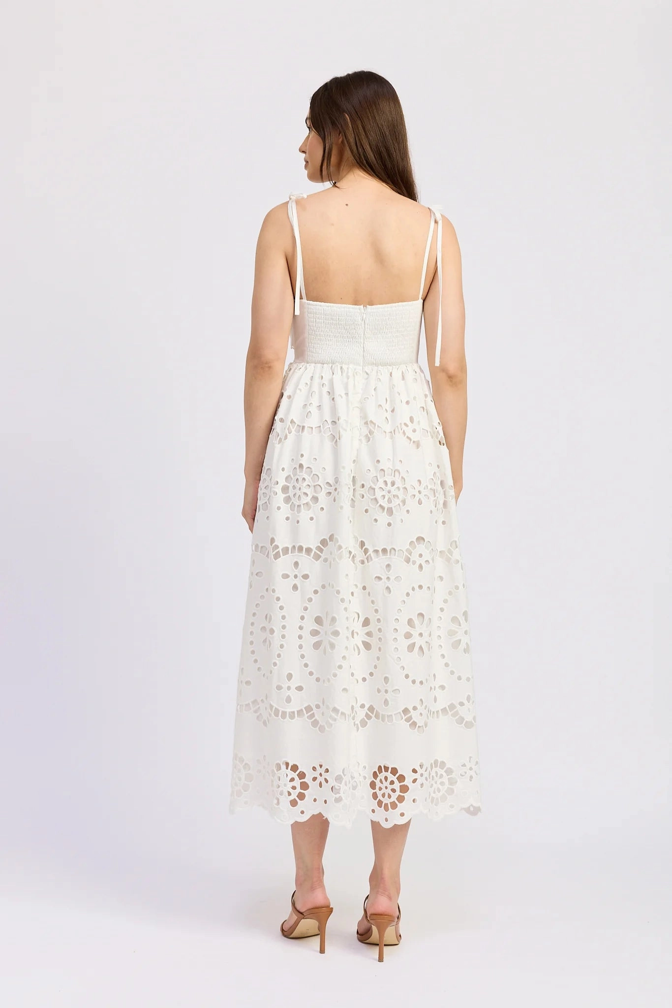 Isabella Embroidered Midi Dress Casual Mode