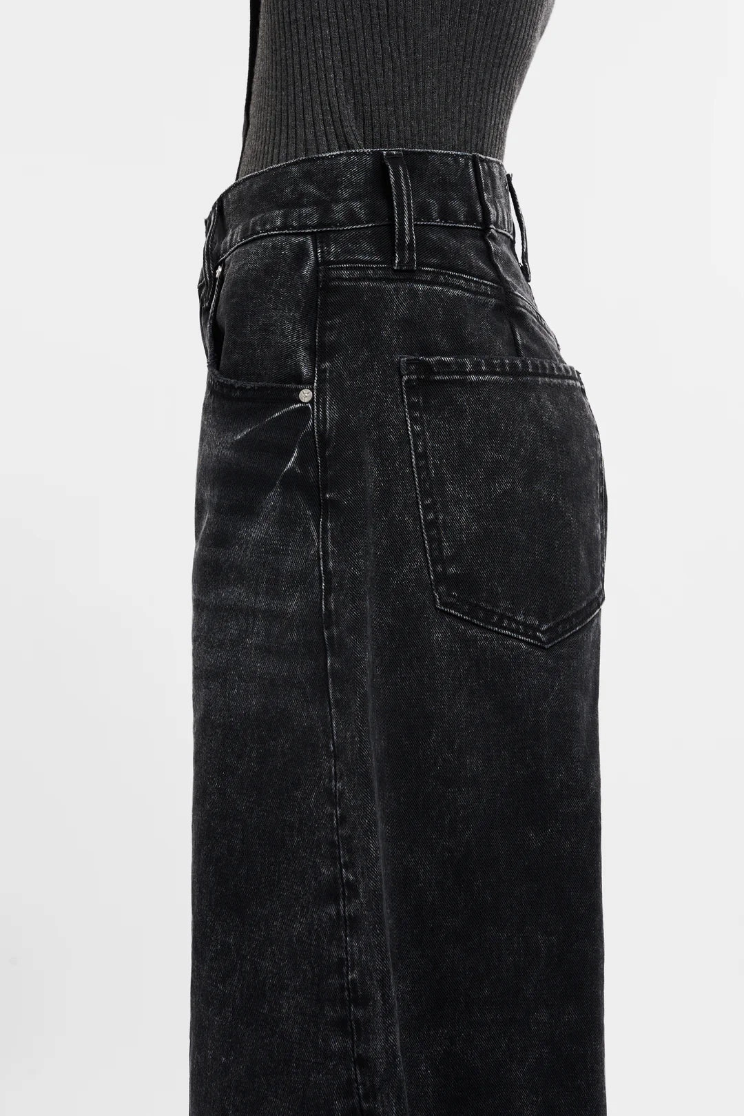 Katia Barrel Leg Jeans Tagless Collar