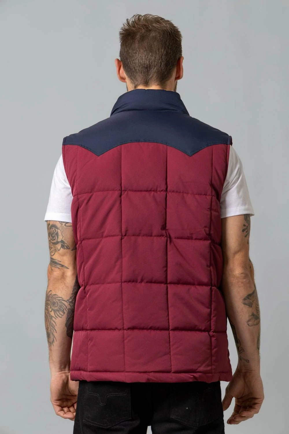 Hidden Ventilation Zones Noise Reduciting Fabric Kimes Ranch Mens Muir Trail Quilted Burgundy Poly/Nylon Softshell Vest