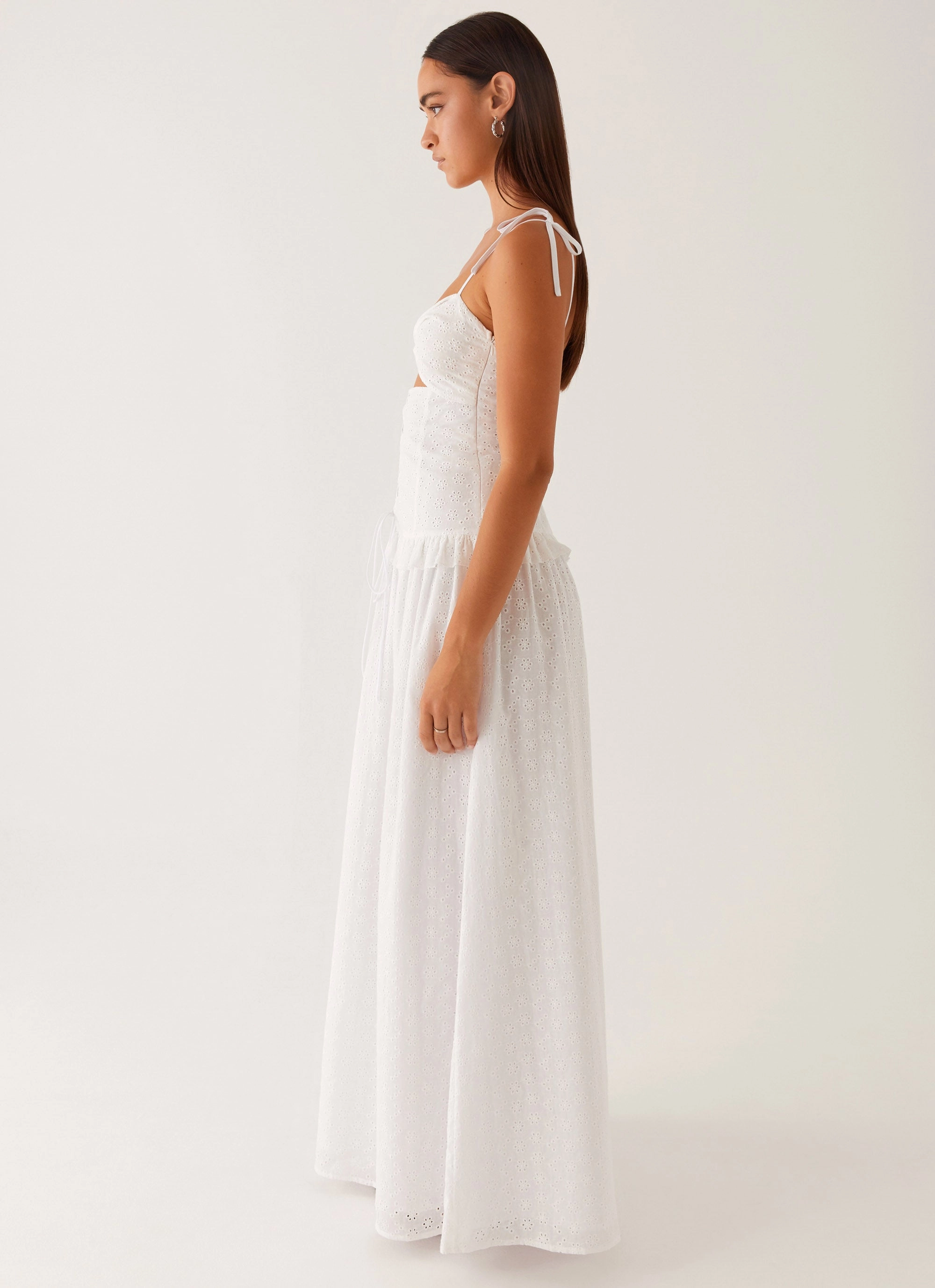 Reveria Twist Maxi Dress - Ivory Clean Outfit