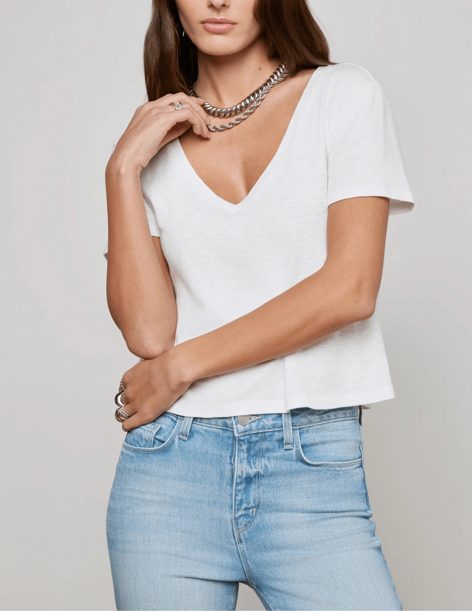 SeamlessSidePanels Breathable Material L'AGENCE Carly Short Sleeve V-Neck Tee