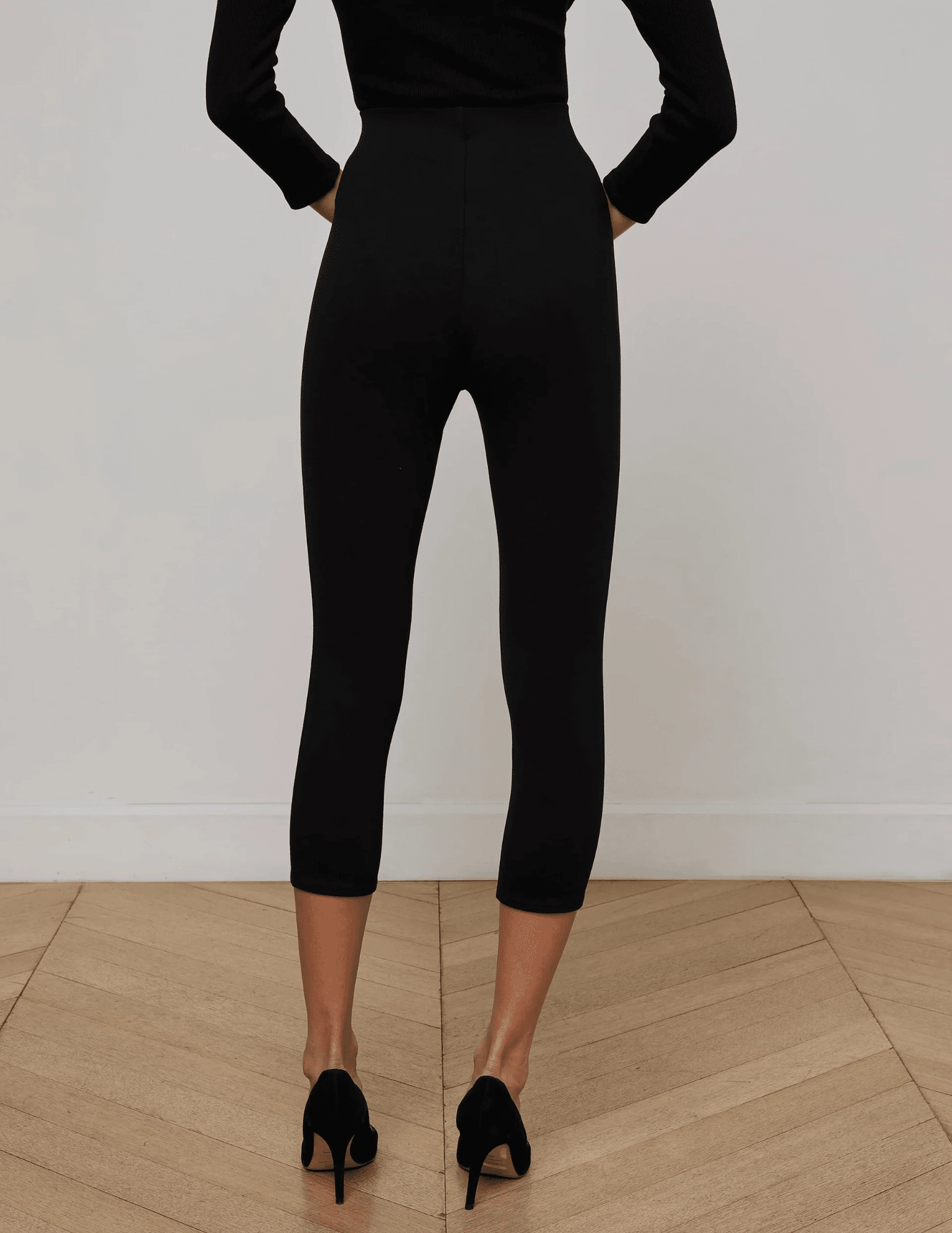 Classic Comfort L'AGENCE Dee Capri Pant in Black