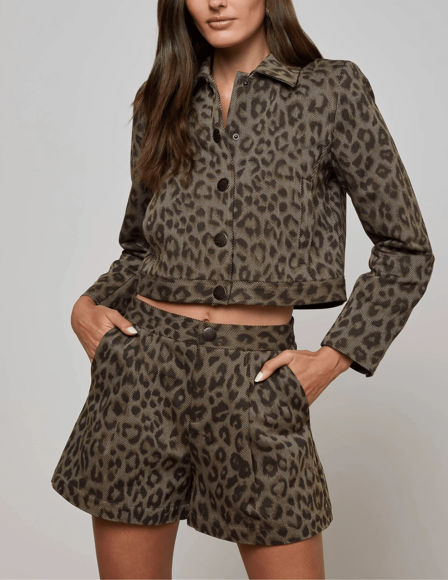 Casual Must-Have L'AGENCE Marla Cropped Cotton Jacke in Tan Multi Leopard