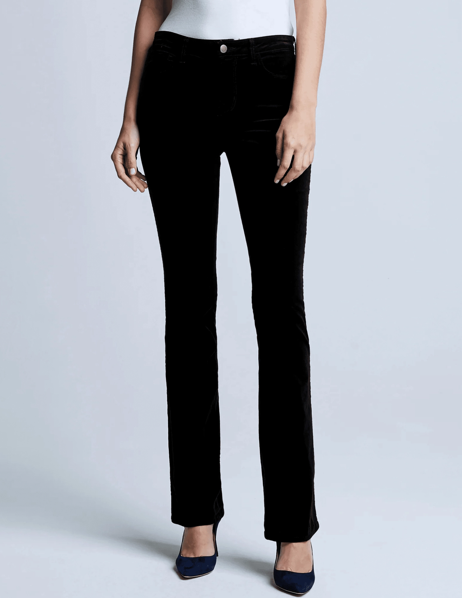 Relaxed Comfort Look L'Agence Stevie Velvet Jeans in Noir