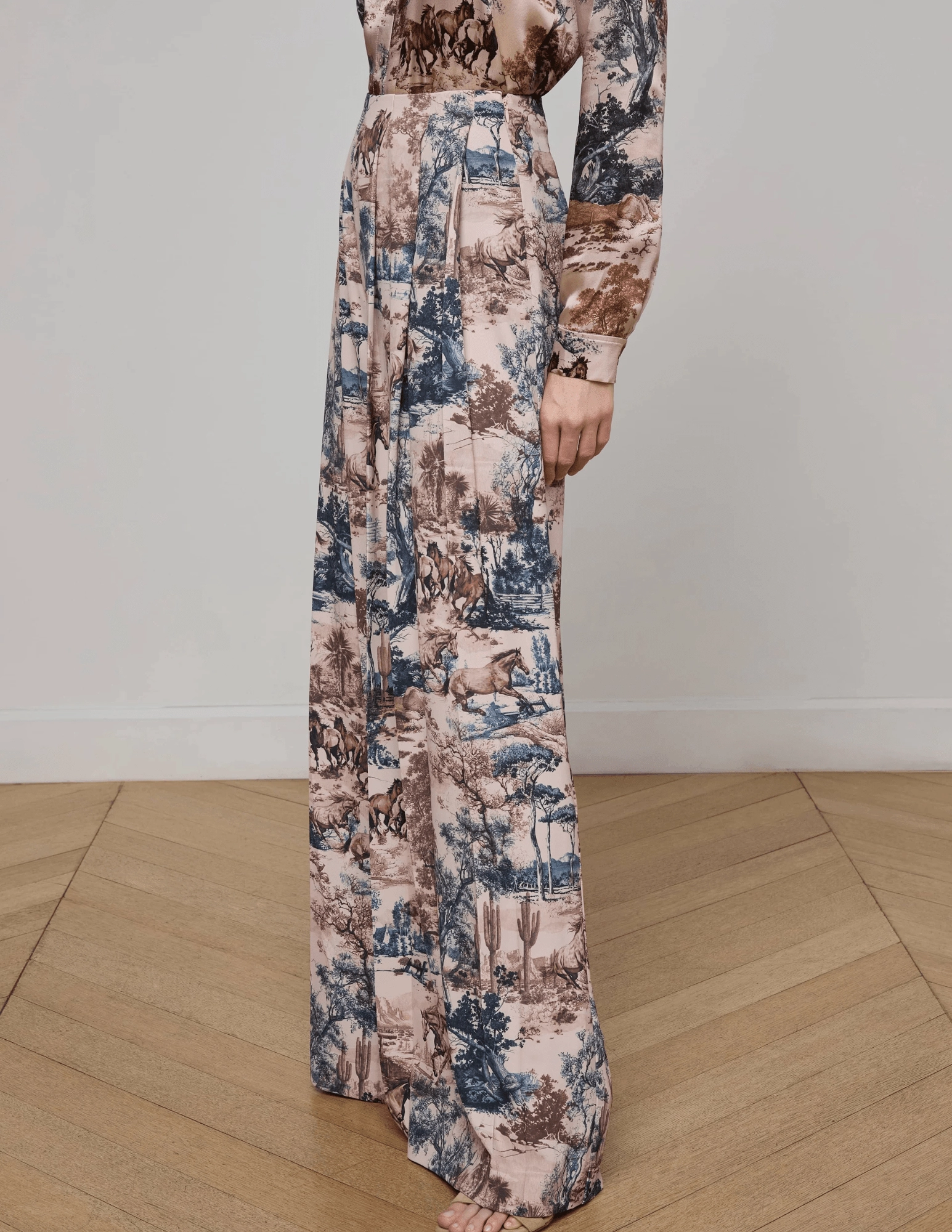 L'AGENCE Nova Pleated Wide Leg Pant in Tan Multi Western Toile Fashionable Design Reinforced Stress Points