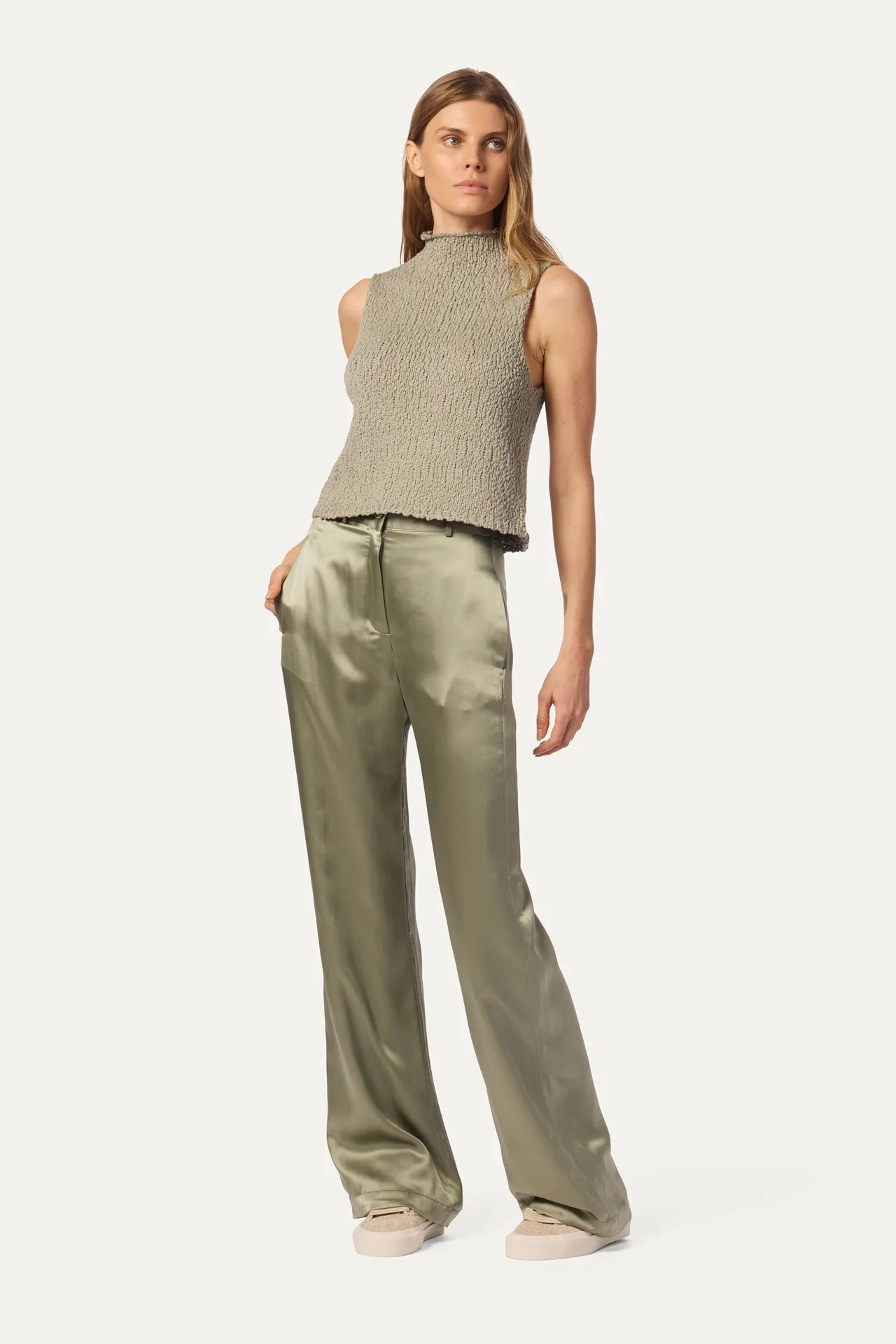 Leeland Flat Front Trouser in Eucalyptus Classic Design Comfy Vibes