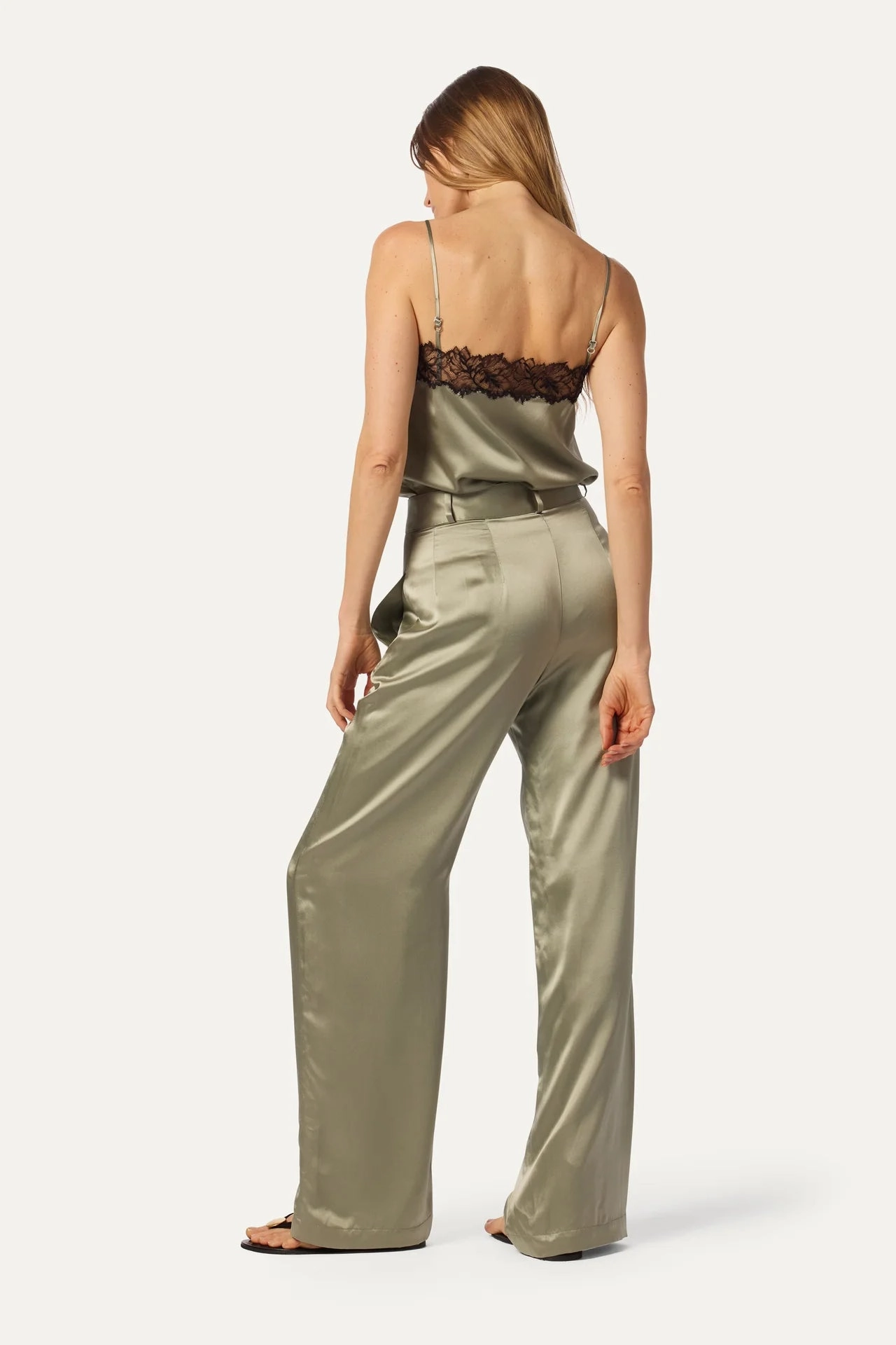 Leeland Flat Front Trouser in Eucalyptus Urban Look Seamless Waistband
