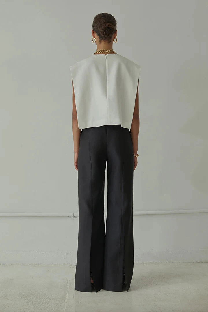 Leyva Trouser in Black Fitted waist Comfort and style