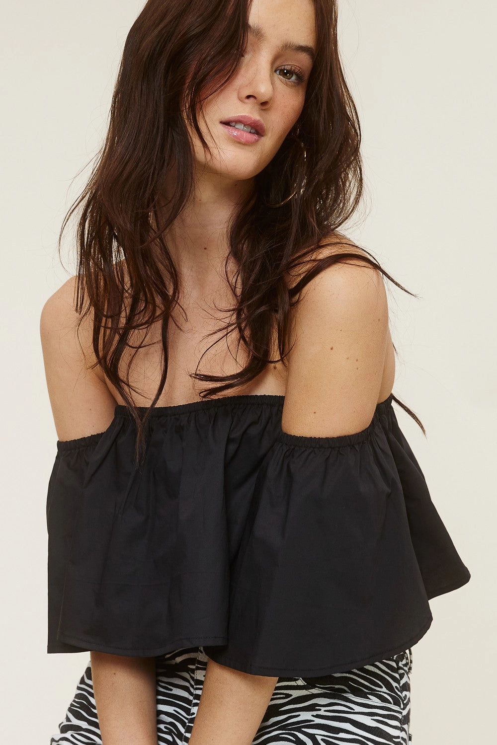 Non Restrictive Cut Simple Style Luxe Crop Top