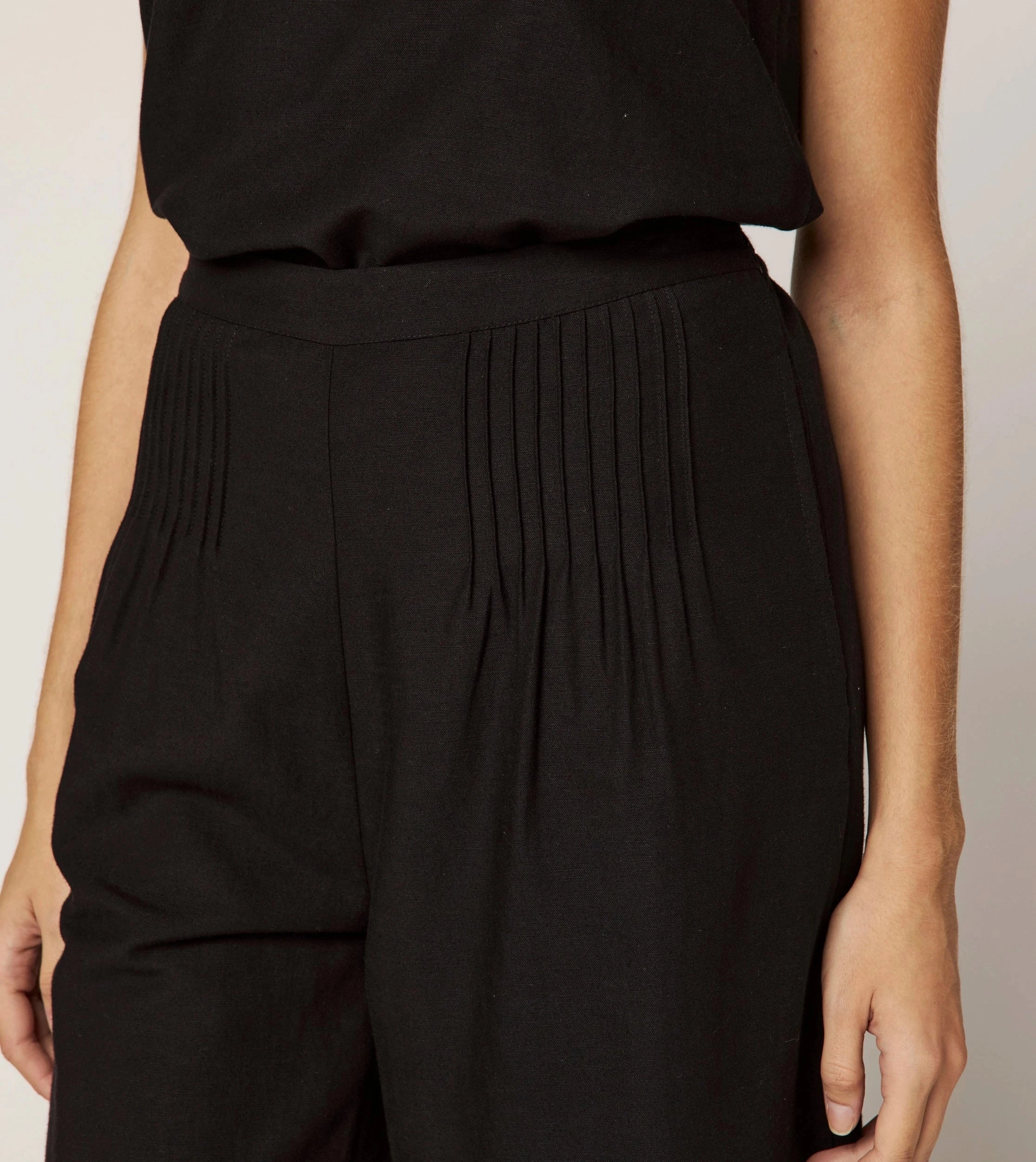 Manui Pant | Black Non Chafe Armholes Circular Knit Technique