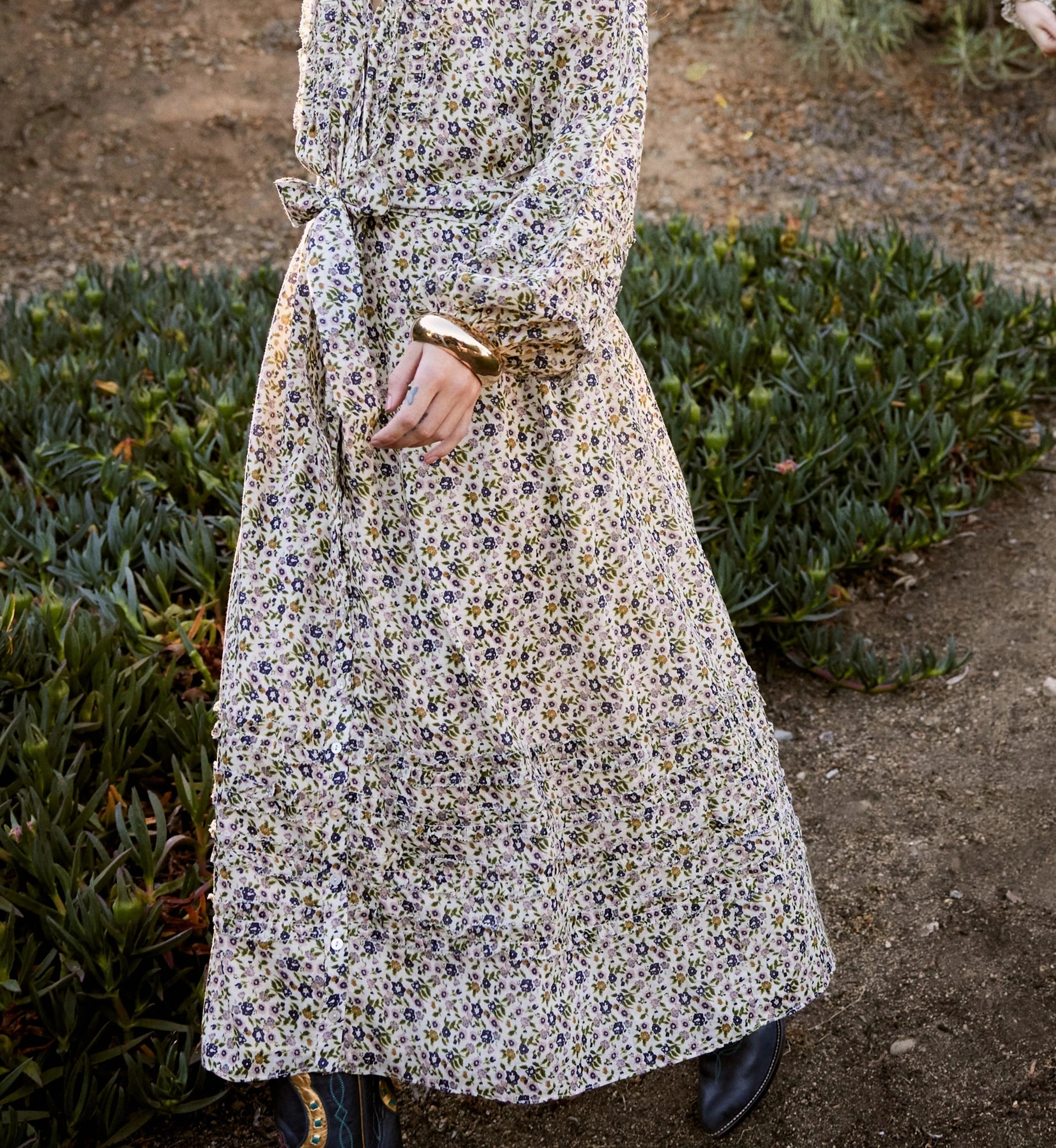 Ventilated Mesh Panels FlexibleElasticatedEdging Melinda Midi Dress | Eloisa Floral