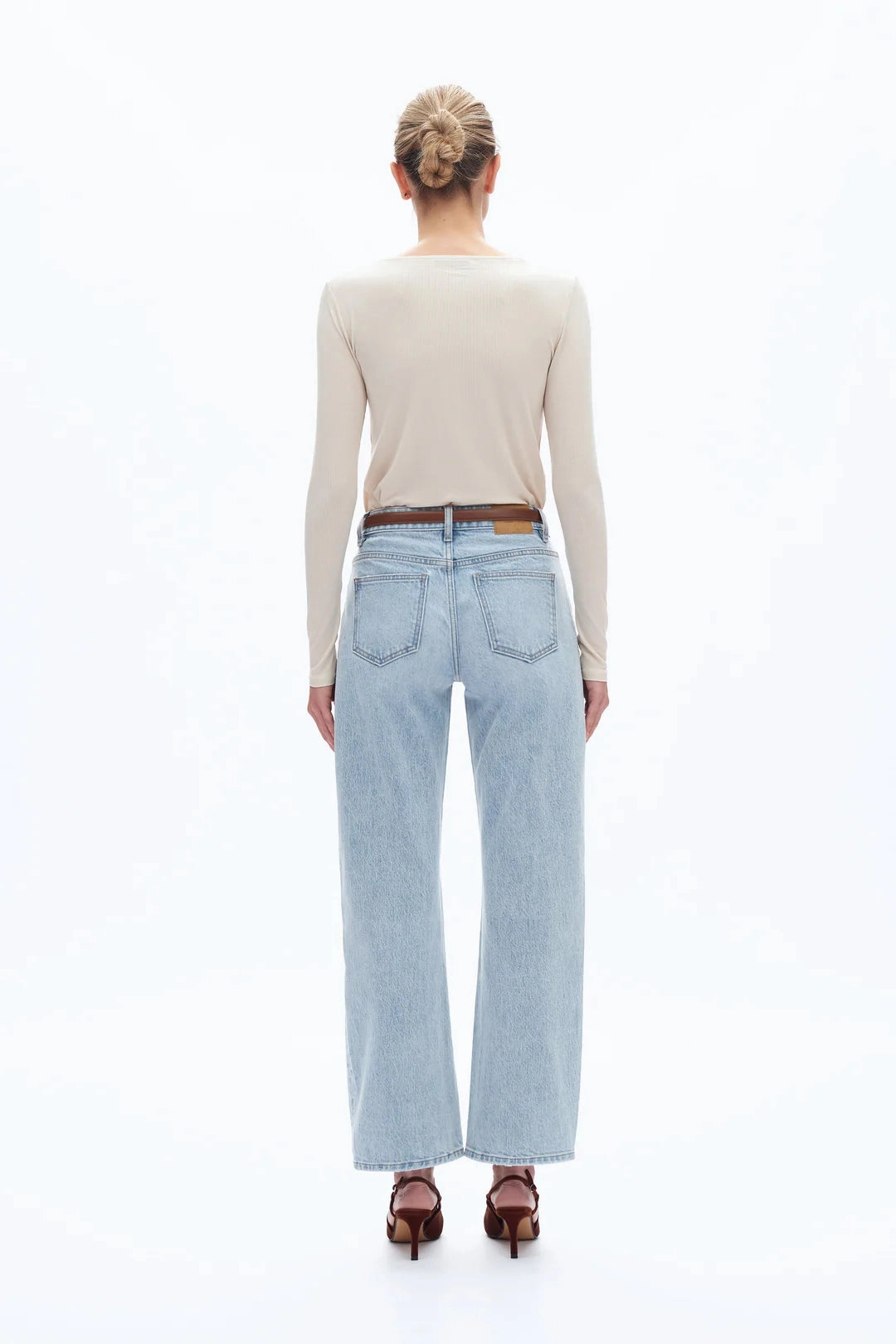 Mid Rise Barrel Leg Jeans - Light Blue Effortless Style ReinforcedPockets
