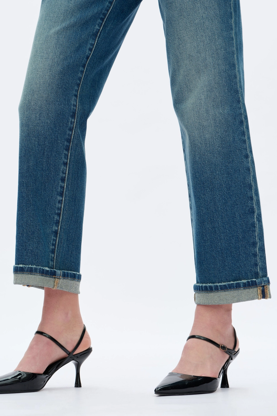 Mid Rise Straight Leg Jeans - Retro Medium Blue Comfy Wearable