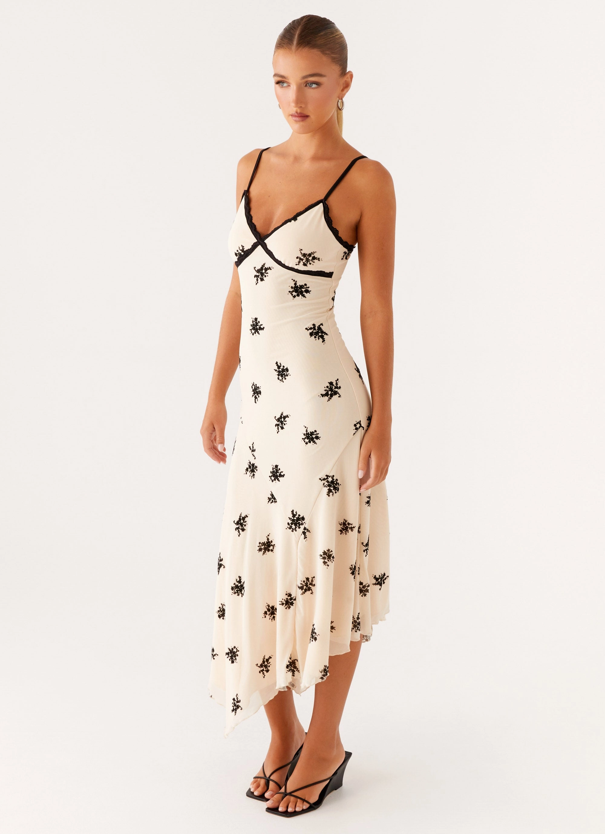 Amelia Midi Dress - Nude Slim Shape Relaxed Movement