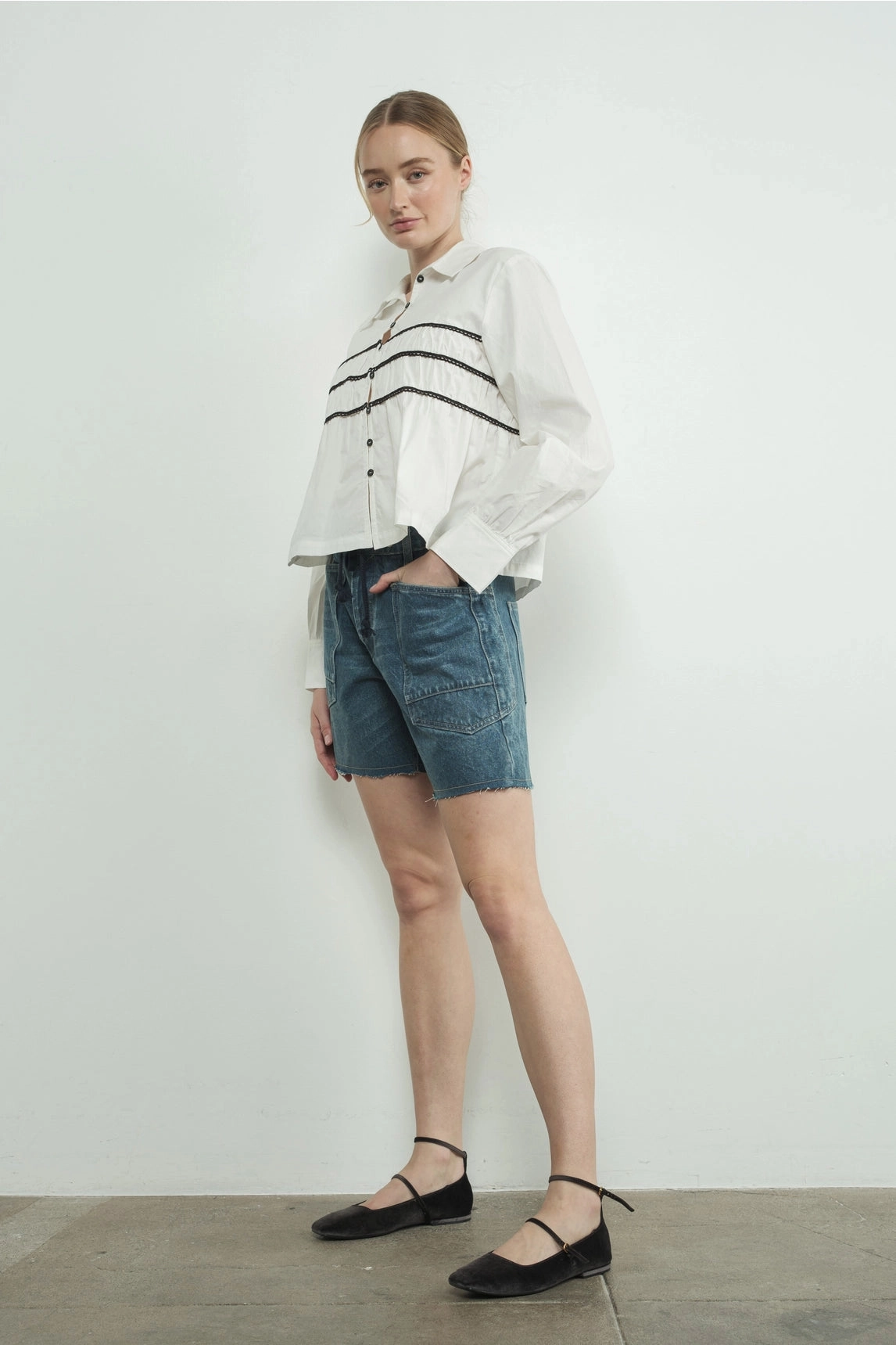 Travel Ready Fit Vintage Washed Denim Shorts - Medium Wash