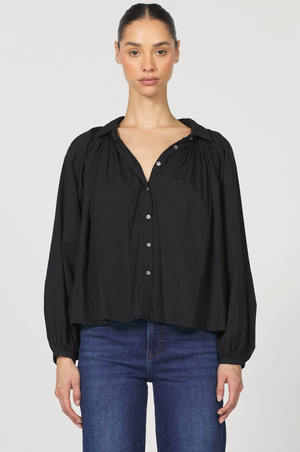 Modern Silhouette standard fit Benedict Button Down Top