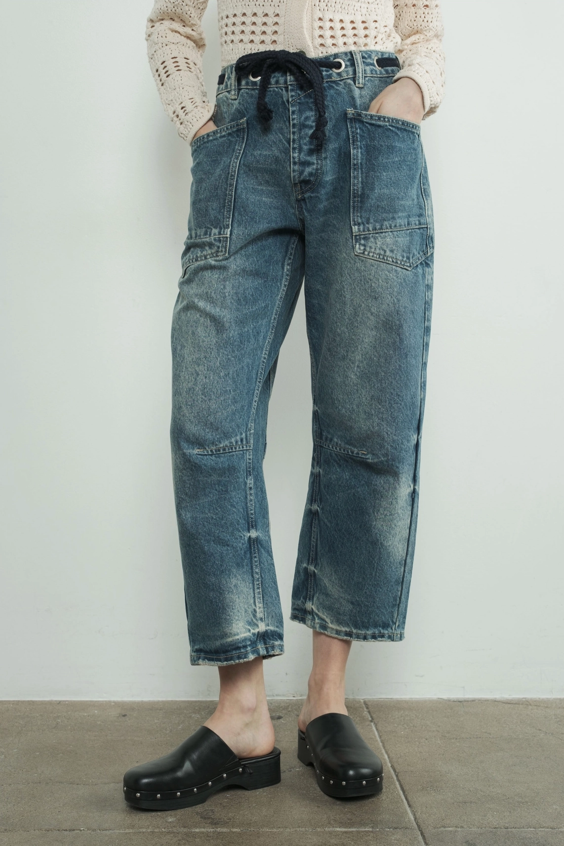 DropShoulderConstruction EasyCareFabric Barrel Denim Pants - Medium Wash