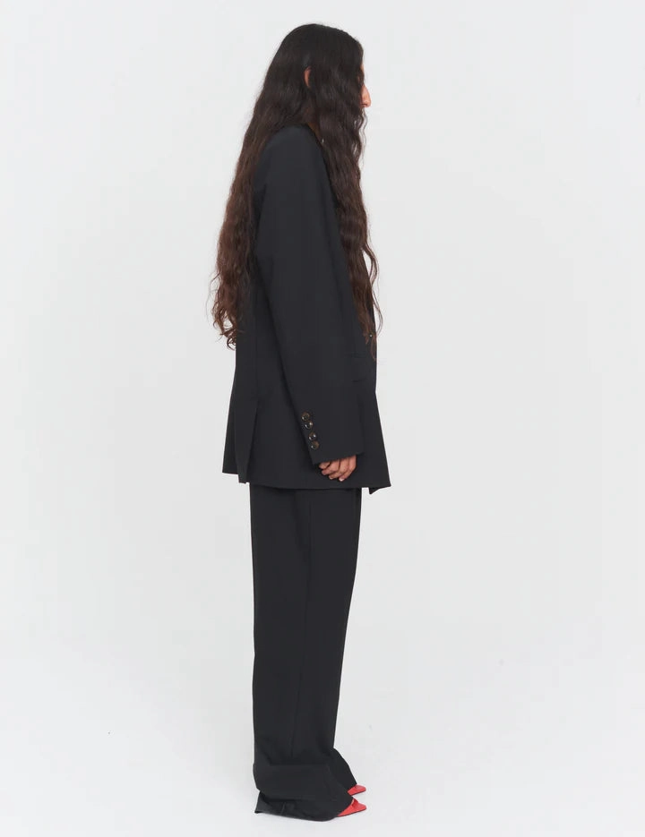 Noah Blazer in Black Flexible Shoulder