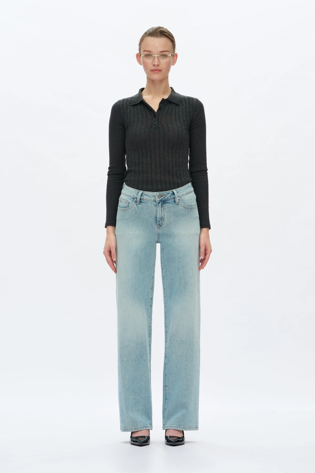 Low Rise Straight Leg Jeans - Retro Light Blue Premium Stretch