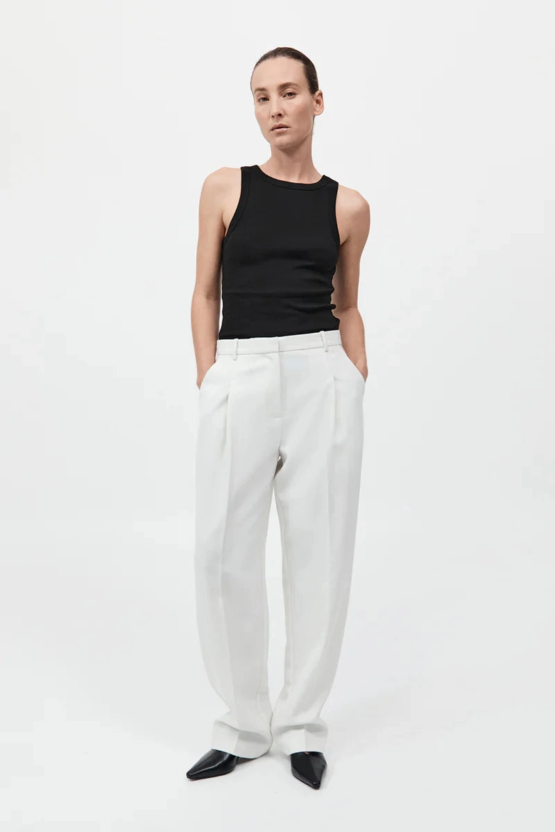 Tailored Pleat Pant in White Flexible Knees