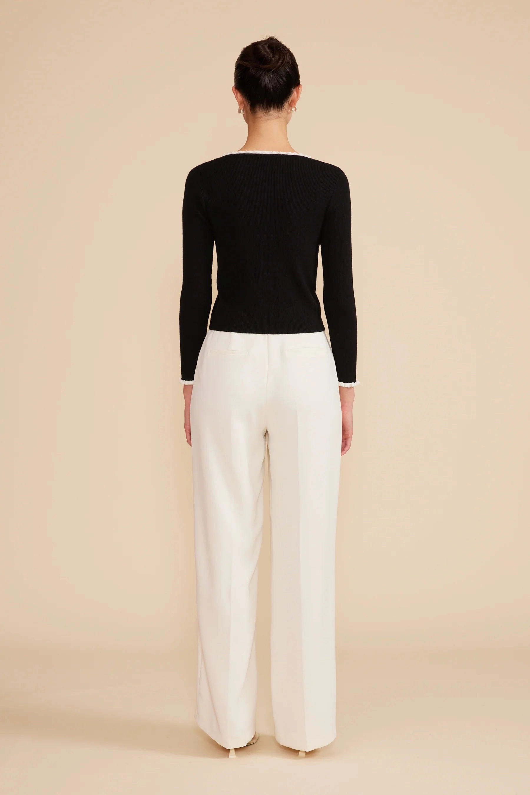 BoxyCrop ThermalRegulation Roshe Mini Cardigan - Black