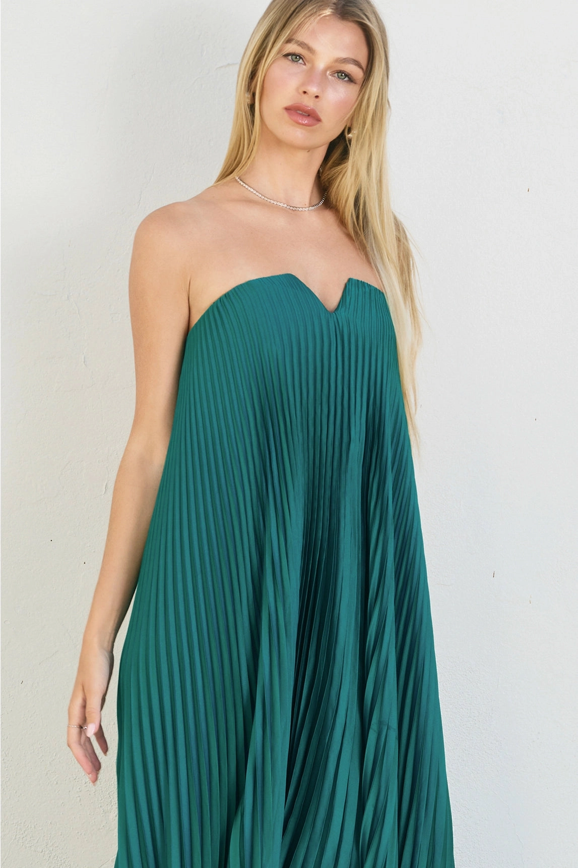 Flattering bodycon dress All Occasion Moonglade Pleated Maxi Dress - Emerald
