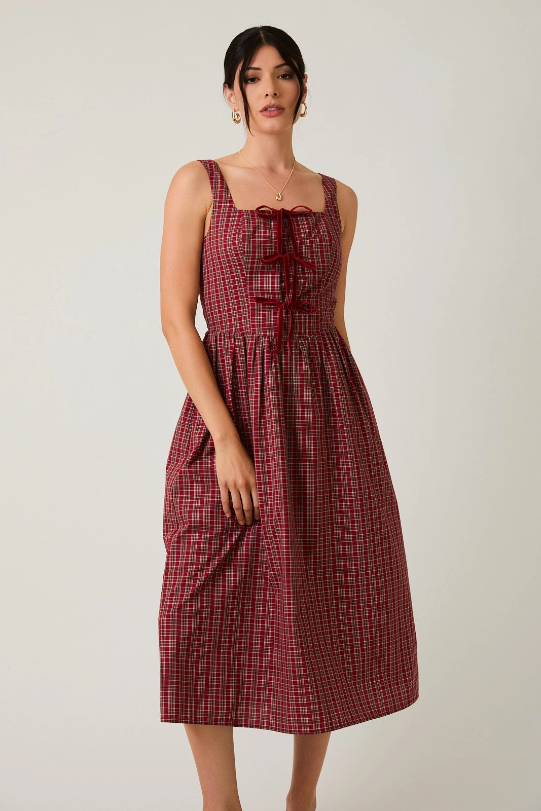 Taped Neckline Fitted Design Steal The Show Midi Dress