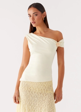 Reinforced Neckline Detail Catch Flights Top - Yellow