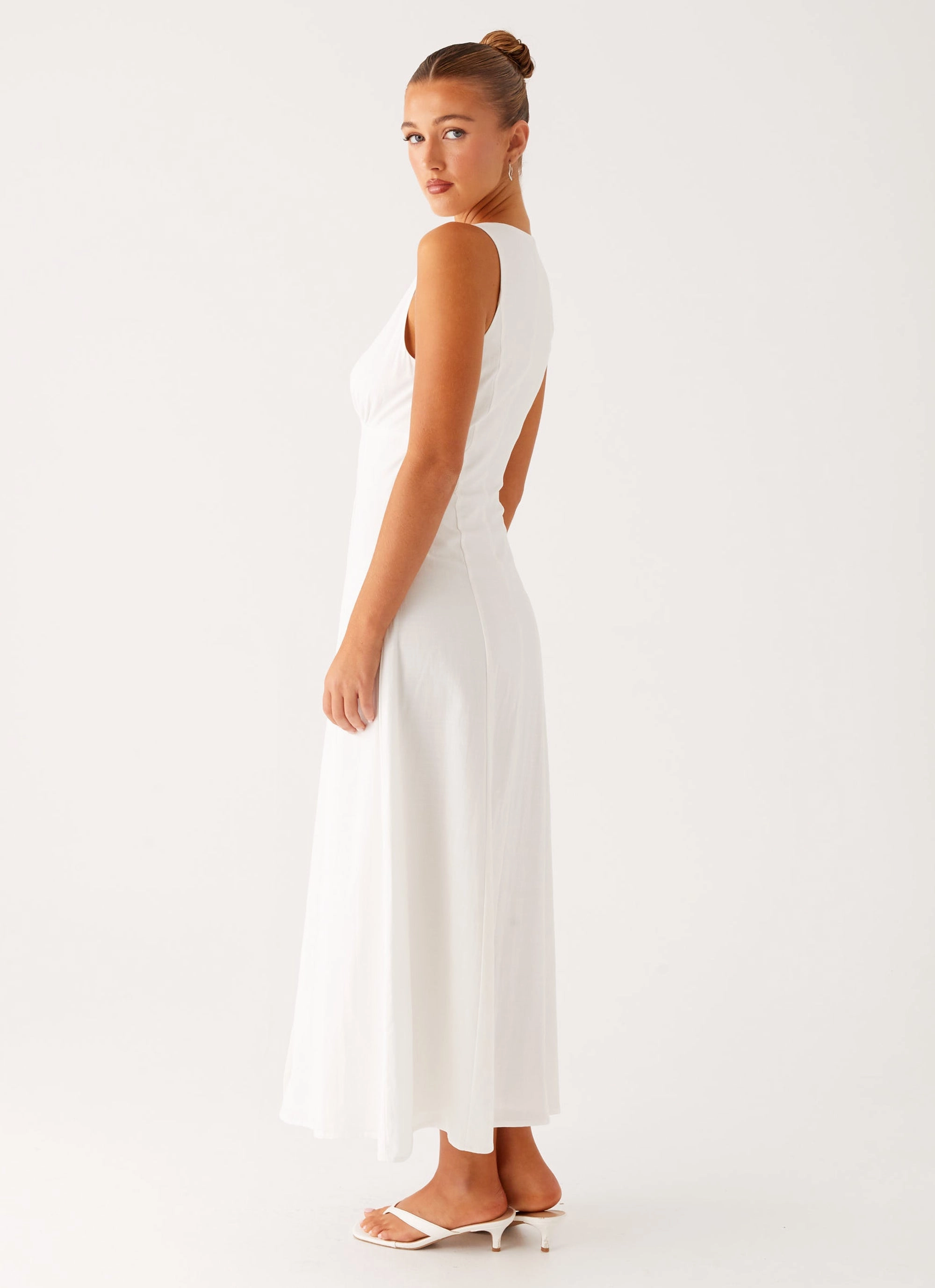 Minimal Design Flow Line Tamsin Linen Maxi Dress - White
