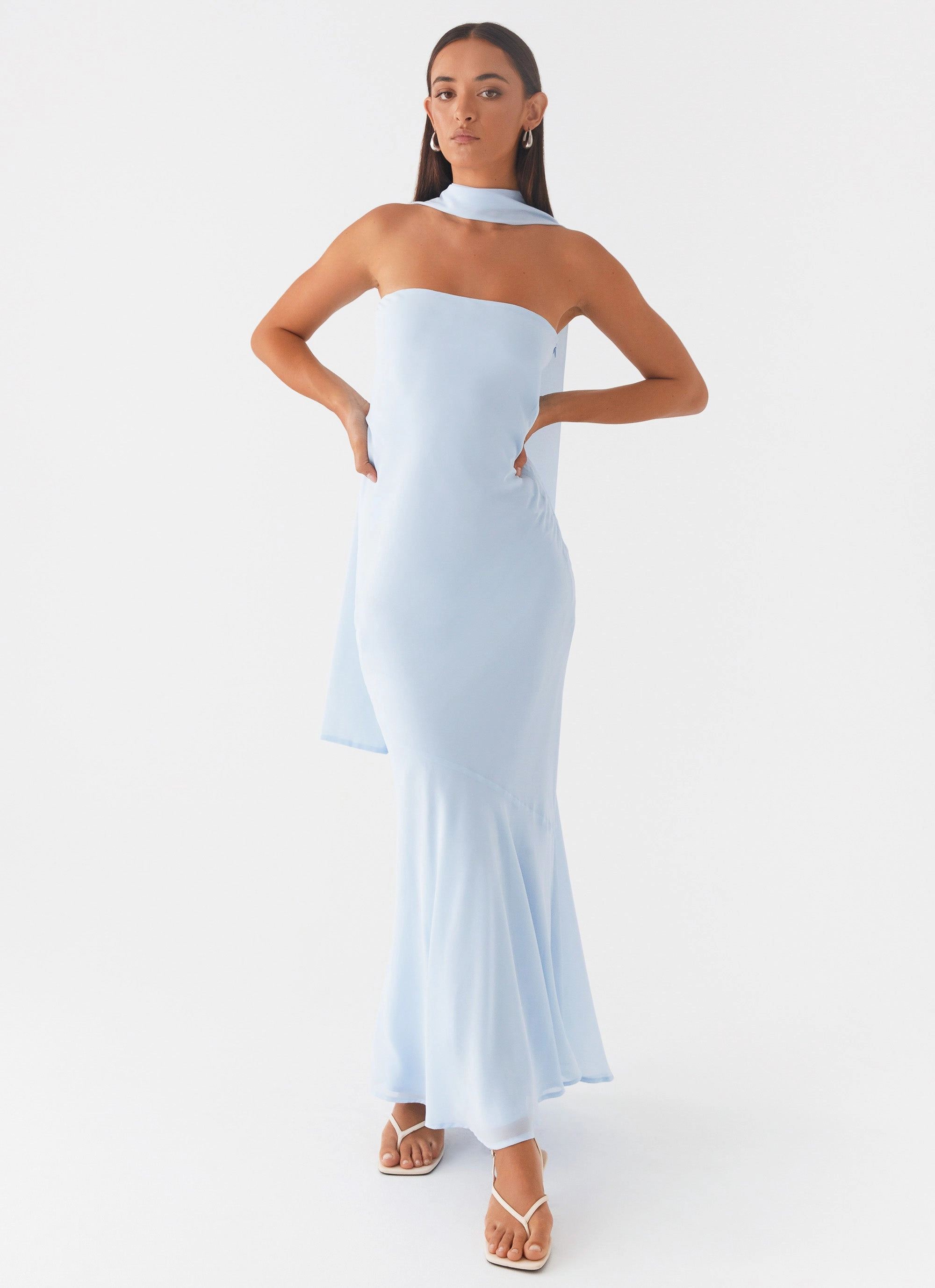 Under The Pagoda Maxi Dress - Blue Fit Mood Grab Quick