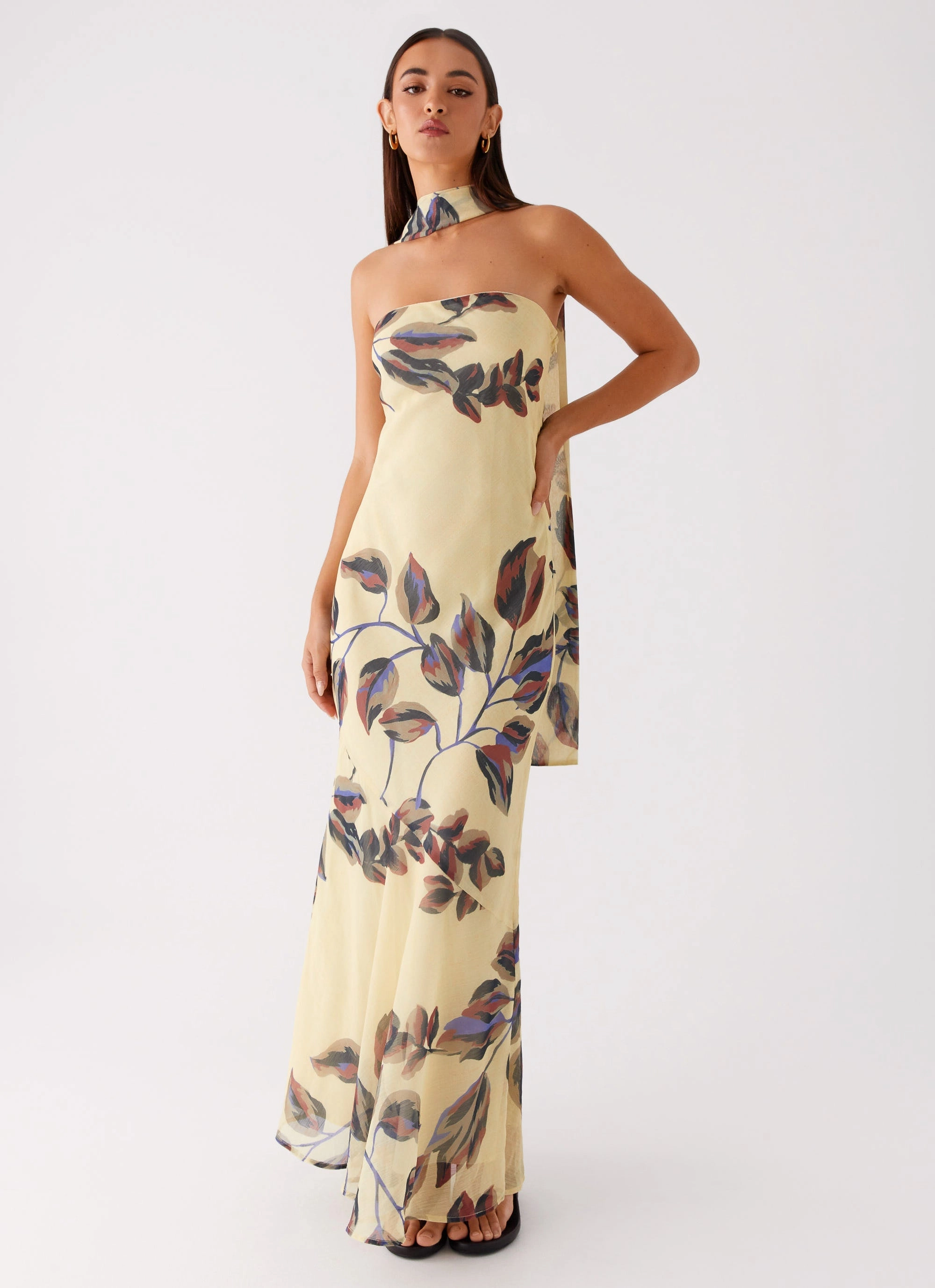 photo look Adjustable Straps Under The Pagoda Maxi Dress - Buttercream Leaf Print