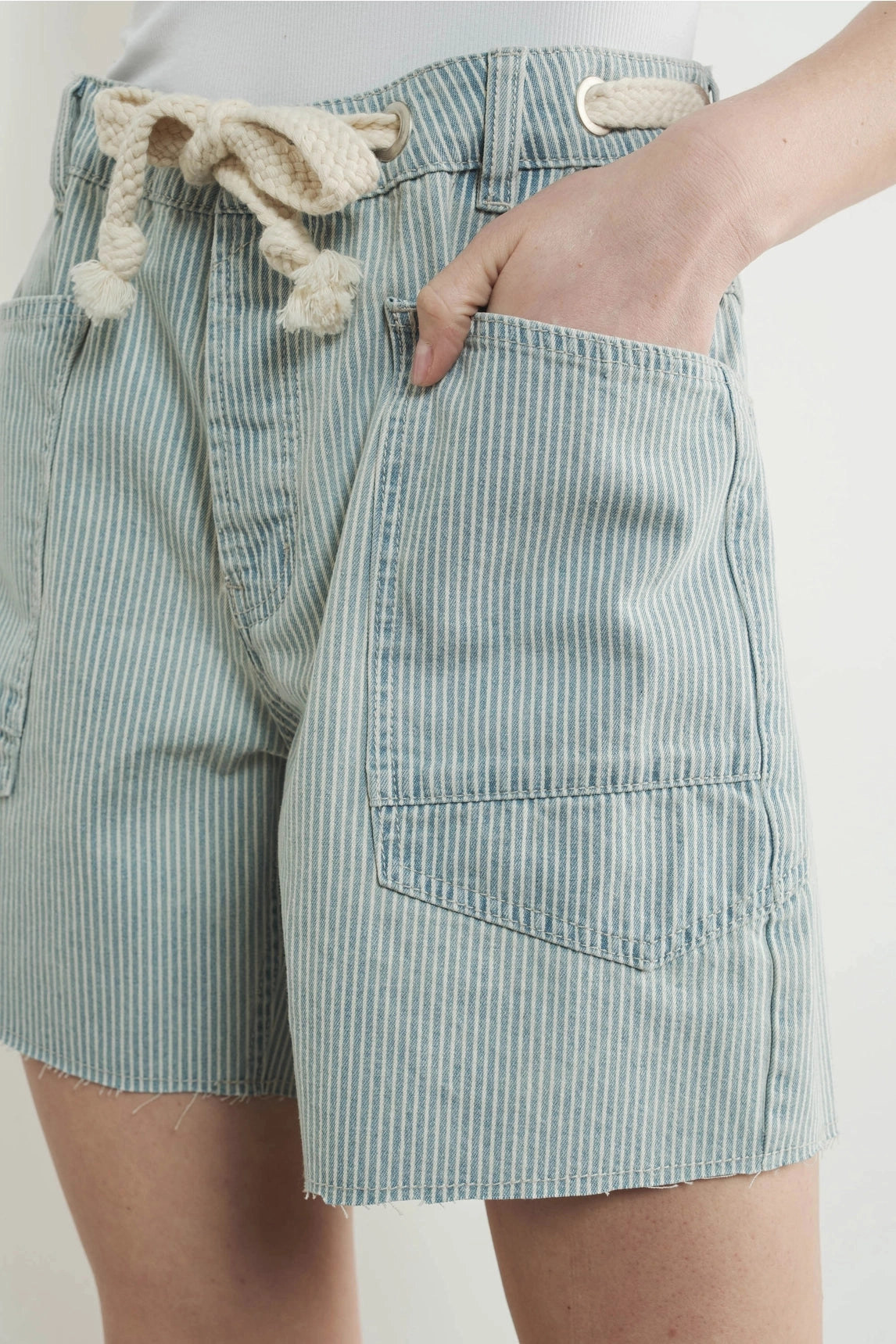 Noise Reduciting Fabric Vintage Washed Barrel Denim Shorts - Stripe