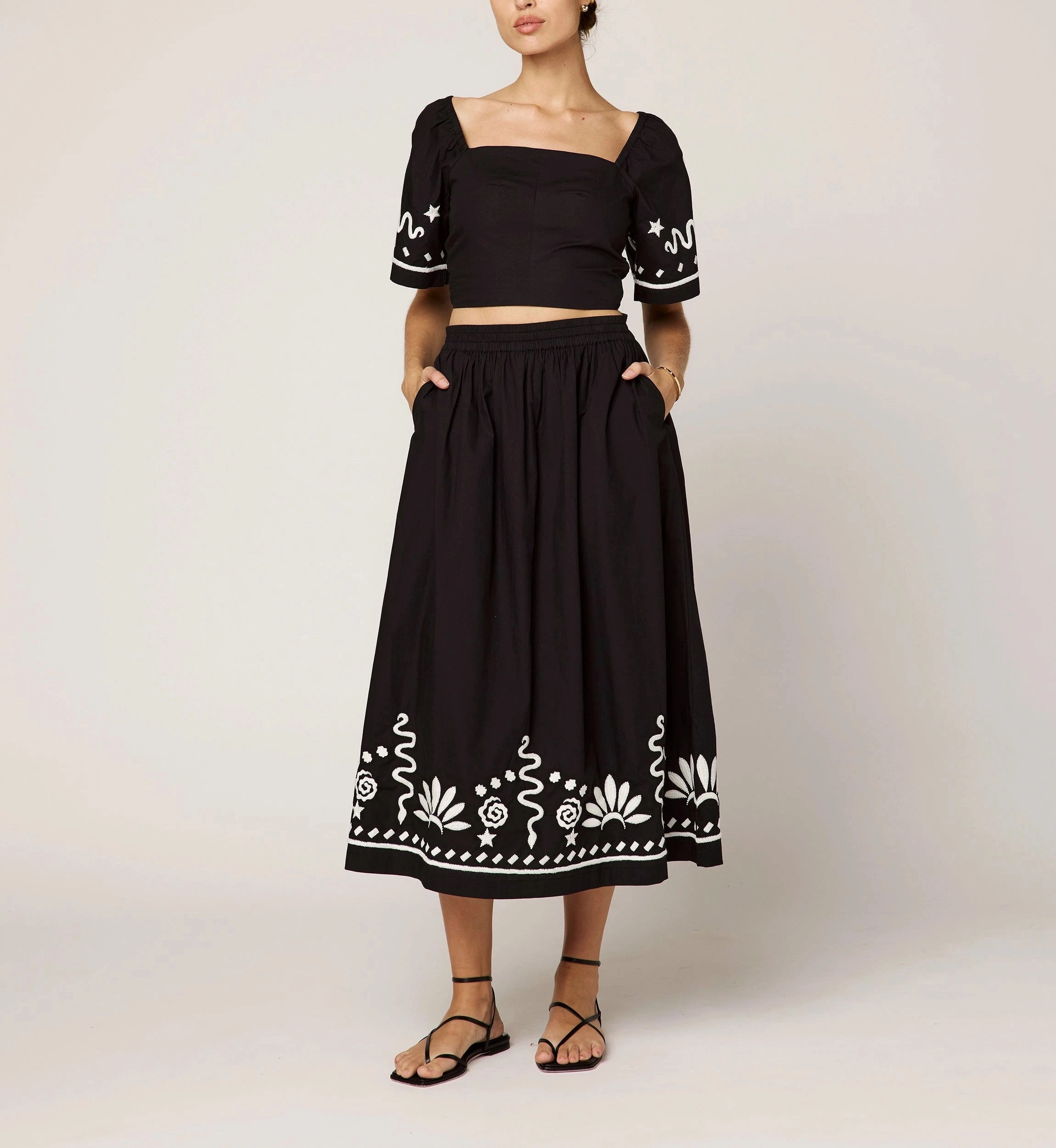 Ashleen Midi Skirt | Black/Ivory Outfit Essence