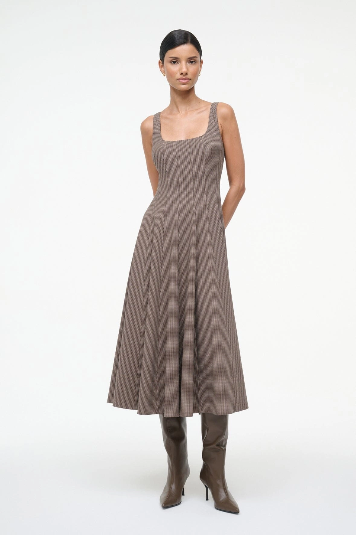 Wells Dress in Houndstooth Daily Comfort Ruched-Detail